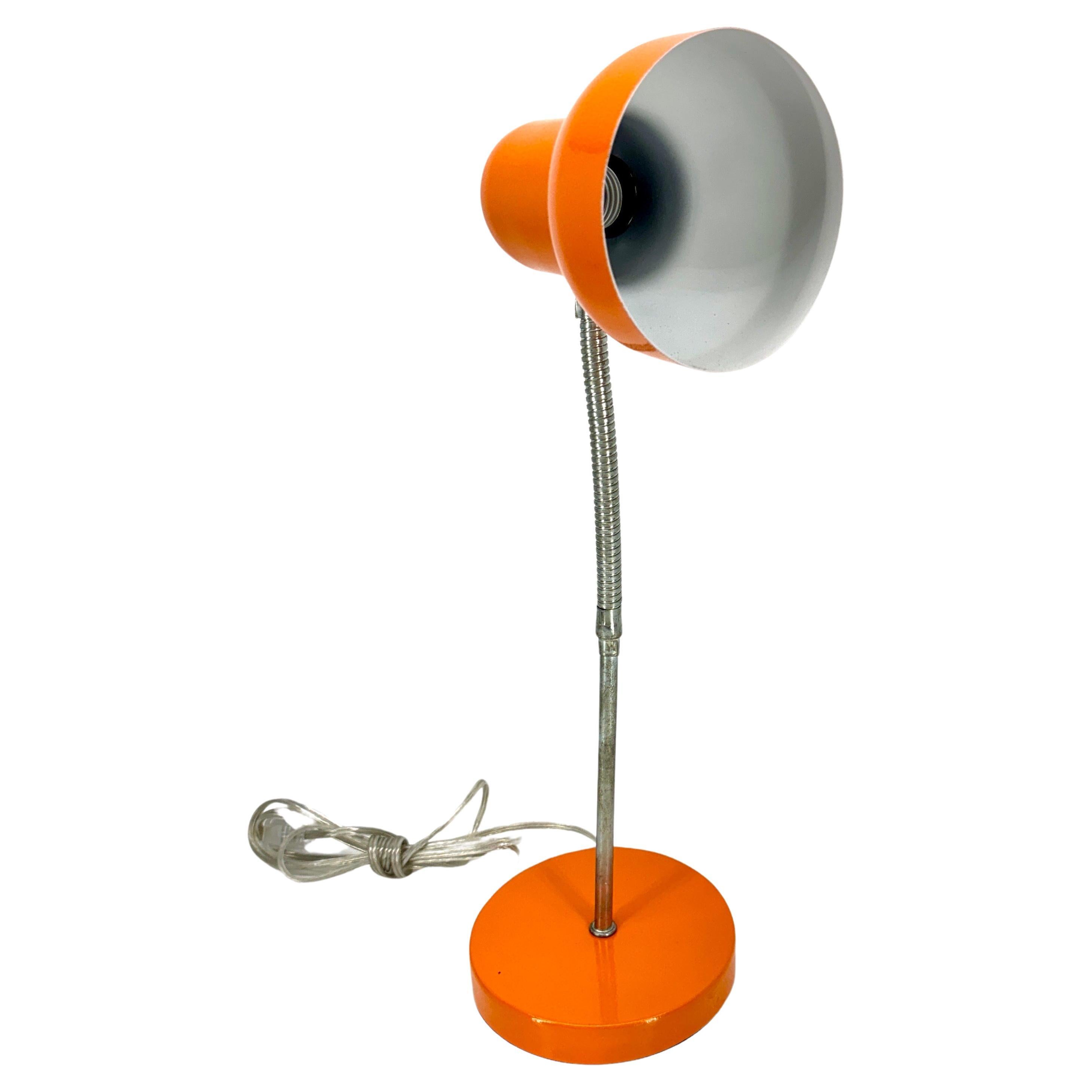 Mid-Century Modern Orange Cone Gooseneck Schreibtischlampe (Handgefertigt) im Angebot
