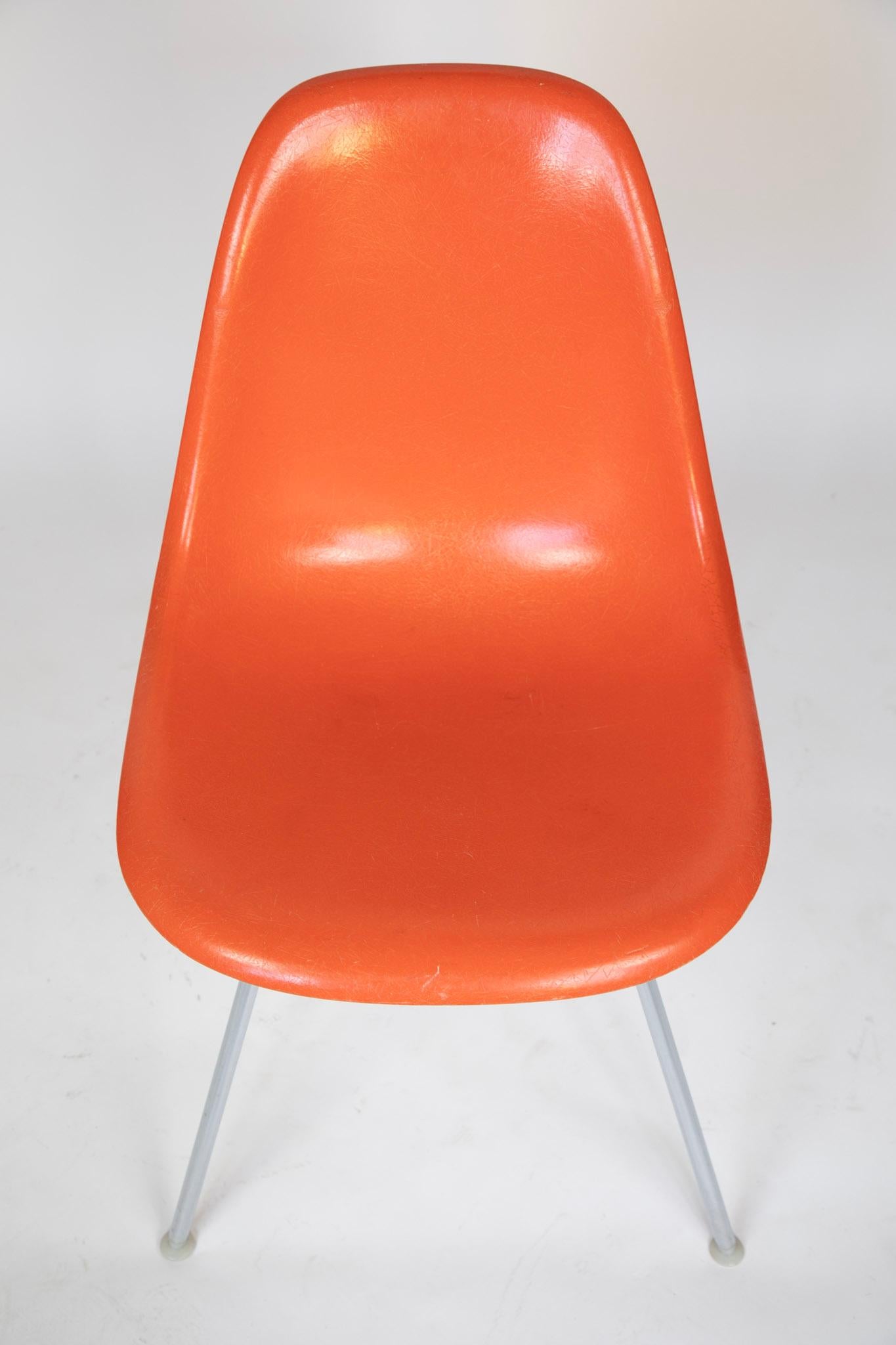 Mid Century Dining Chairs by Eames for Herman Miller, Fiberglass, USA, 1970s In Good Condition In Vienna, AT