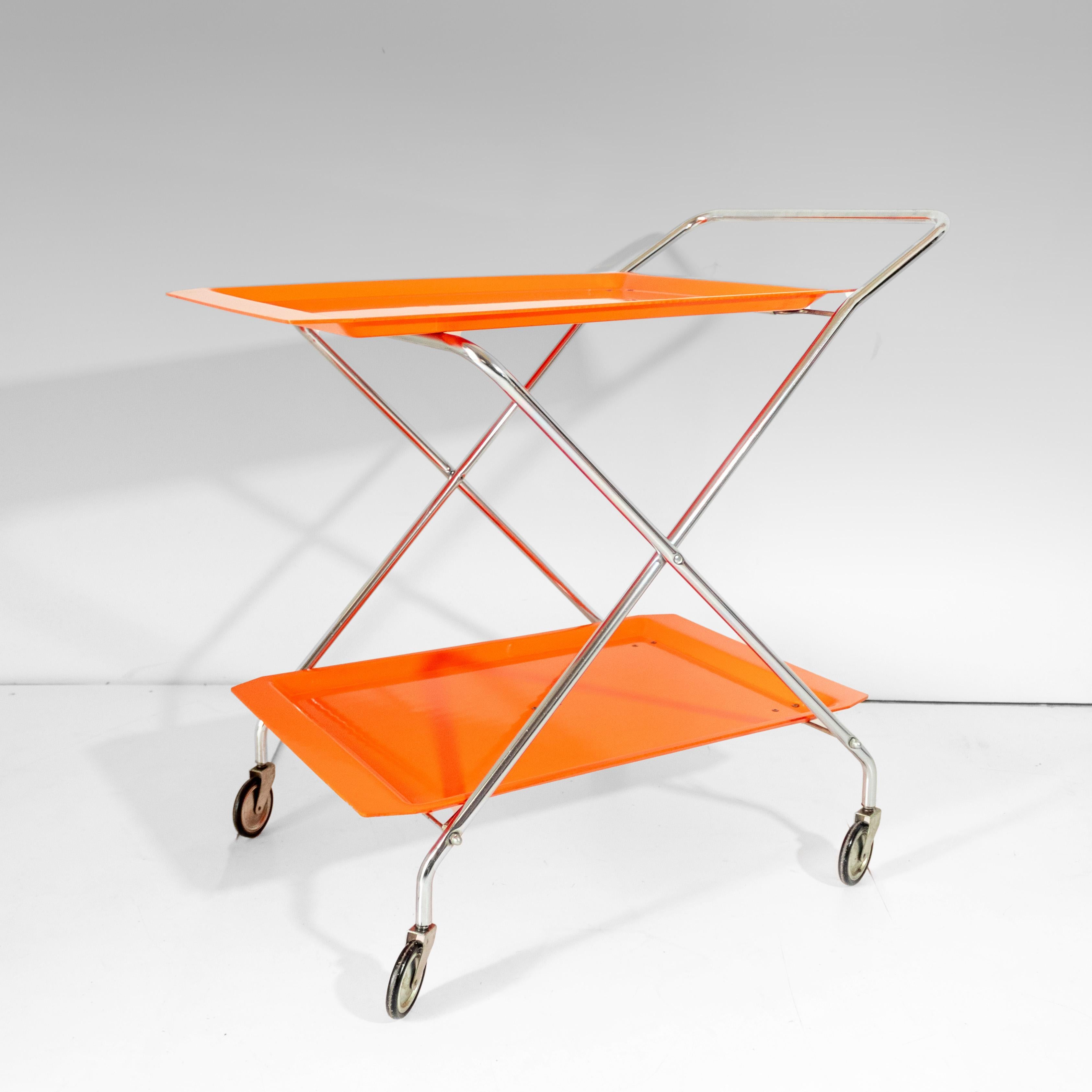Orangefarbener klappbarer Barwagen aus der Jahrhundertmitte, inspiriert von Kartell, aus Italien der 1970er Jahre:

