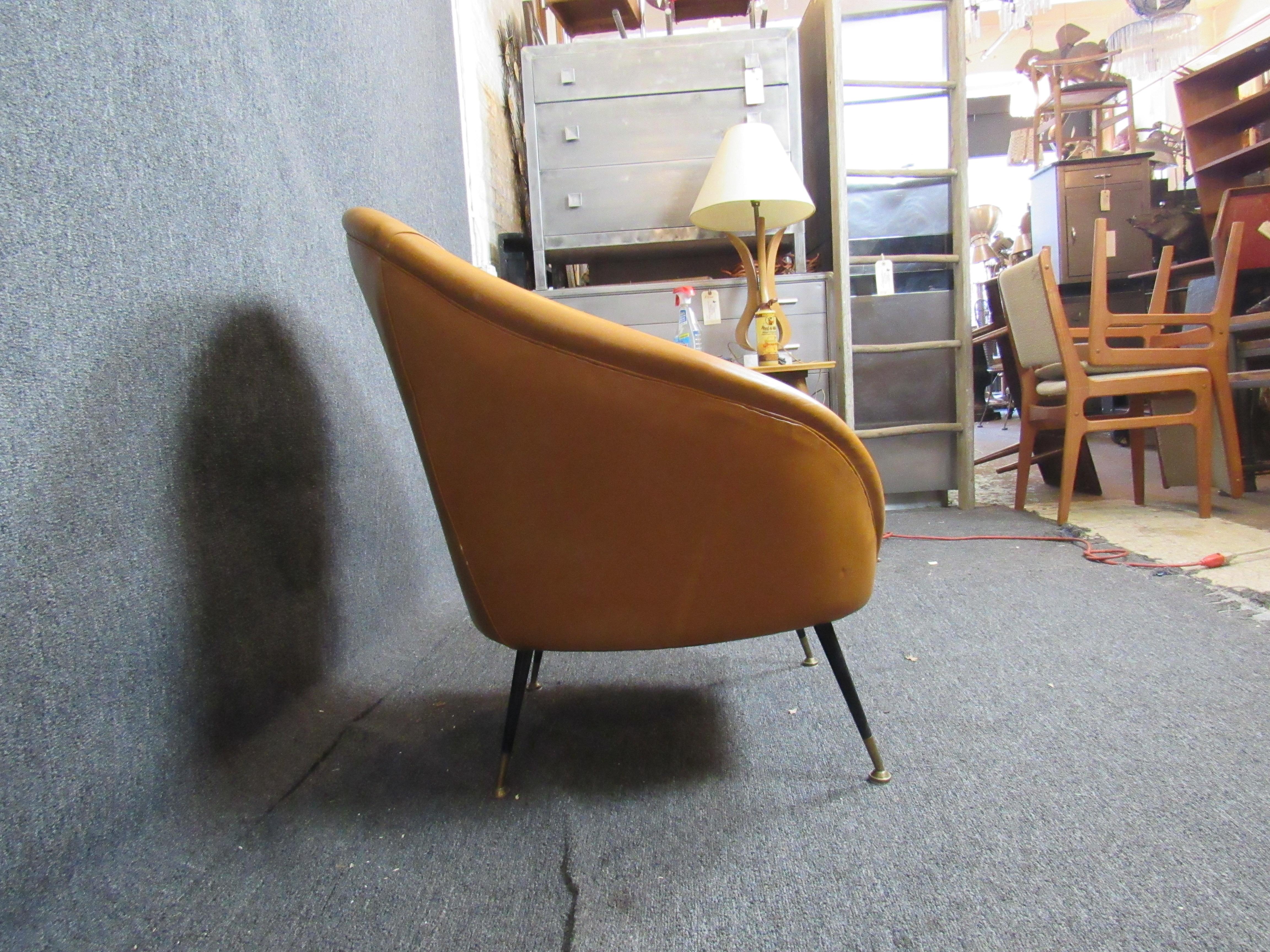 20th Century Mid-Century Modern Orange Leather Club Chair For Sale