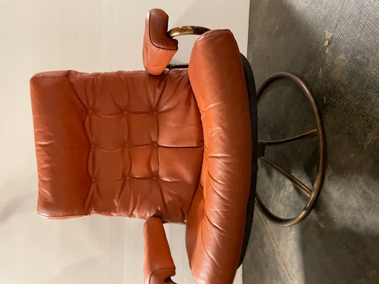 Mid-Century Modern Orange Leather Ekornes Stressless Recliner Chair with Ottoman In Good Condition In Philadelphia, PA