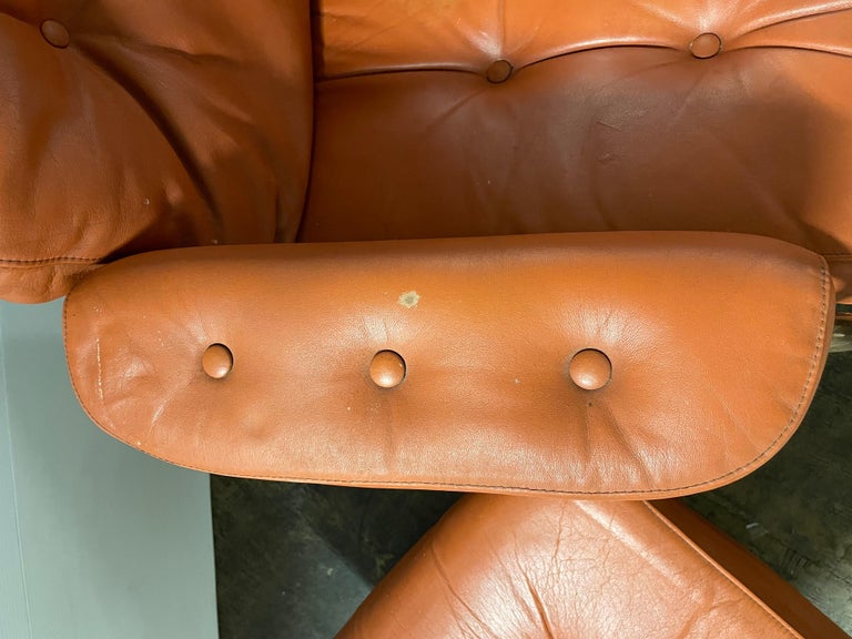 Mid-Century Modern Orange Leather Ekornes Stressless Recliner Chair with Ottoman 3