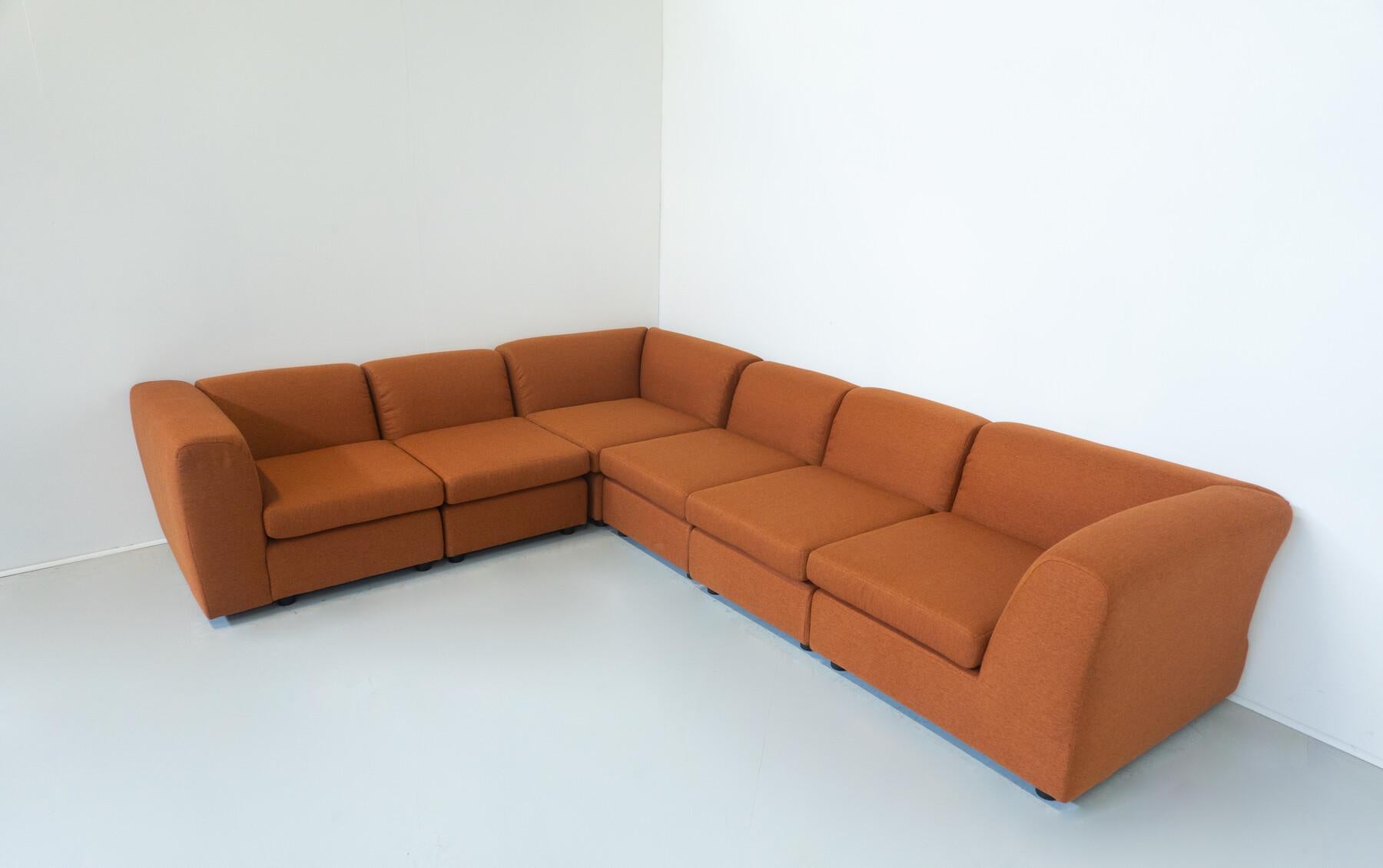 Mid-Century Modern Orange Modular Sofa, Italy, 1960s - New Upholstery In Good Condition For Sale In Brussels, BE