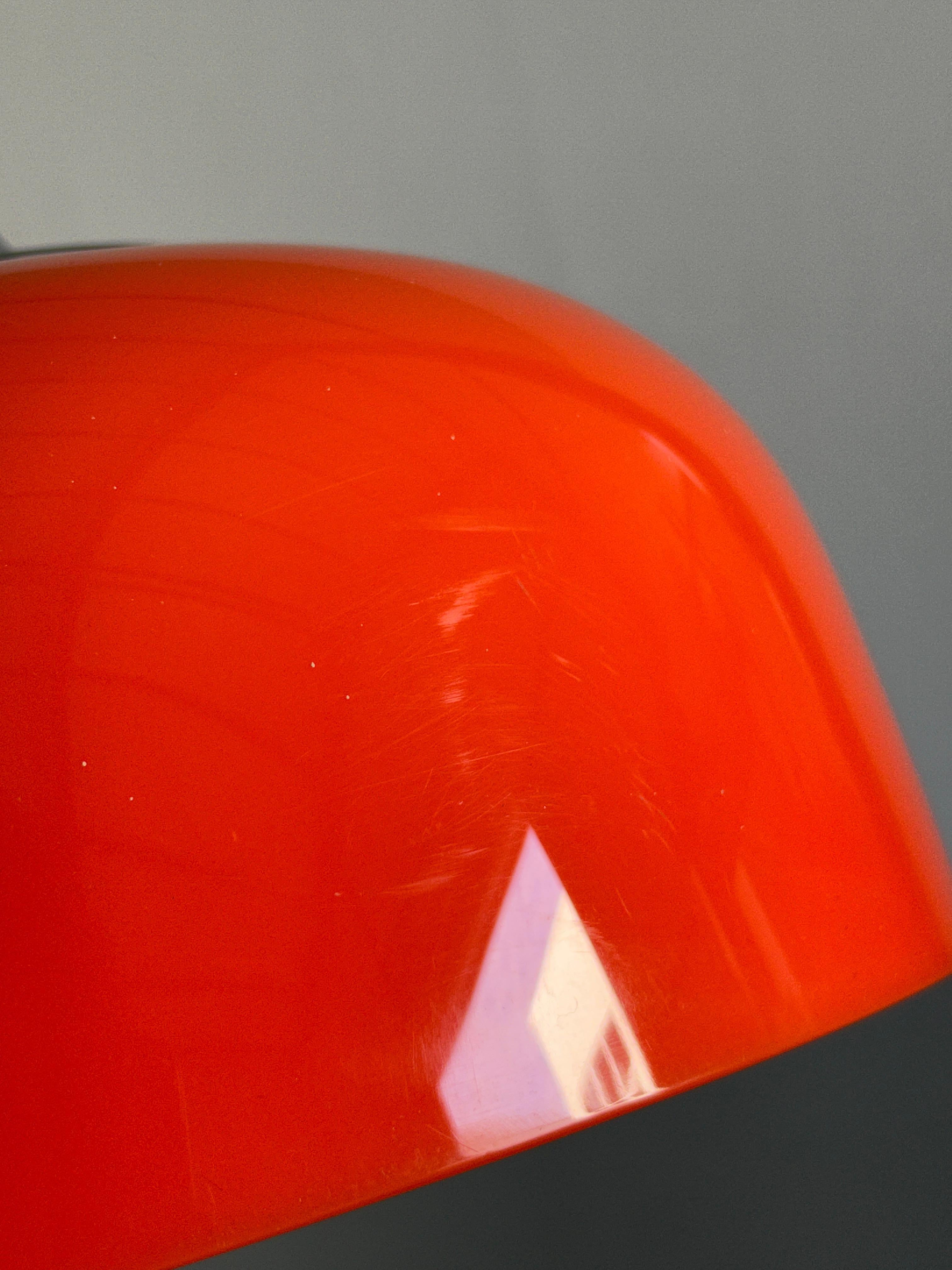 Moderne orangefarbene Mid-Century-Pendelleuchte entworfen von Harvey Guzzini für Meblo, 70er Jahre im Angebot 3