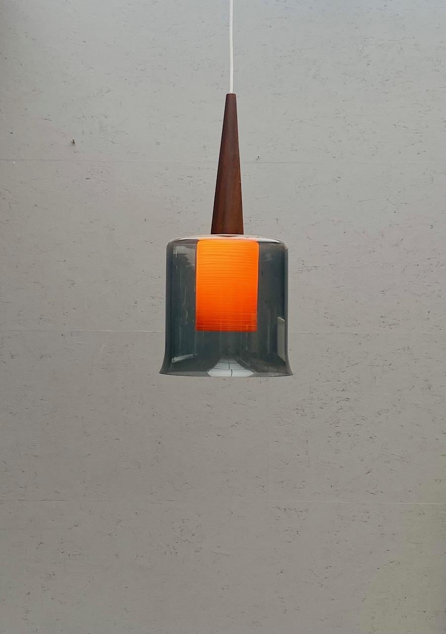 Mid-Century Modern Orange Scandinavian Hanging Lamp In Good Condition For Sale In Brussels, BE