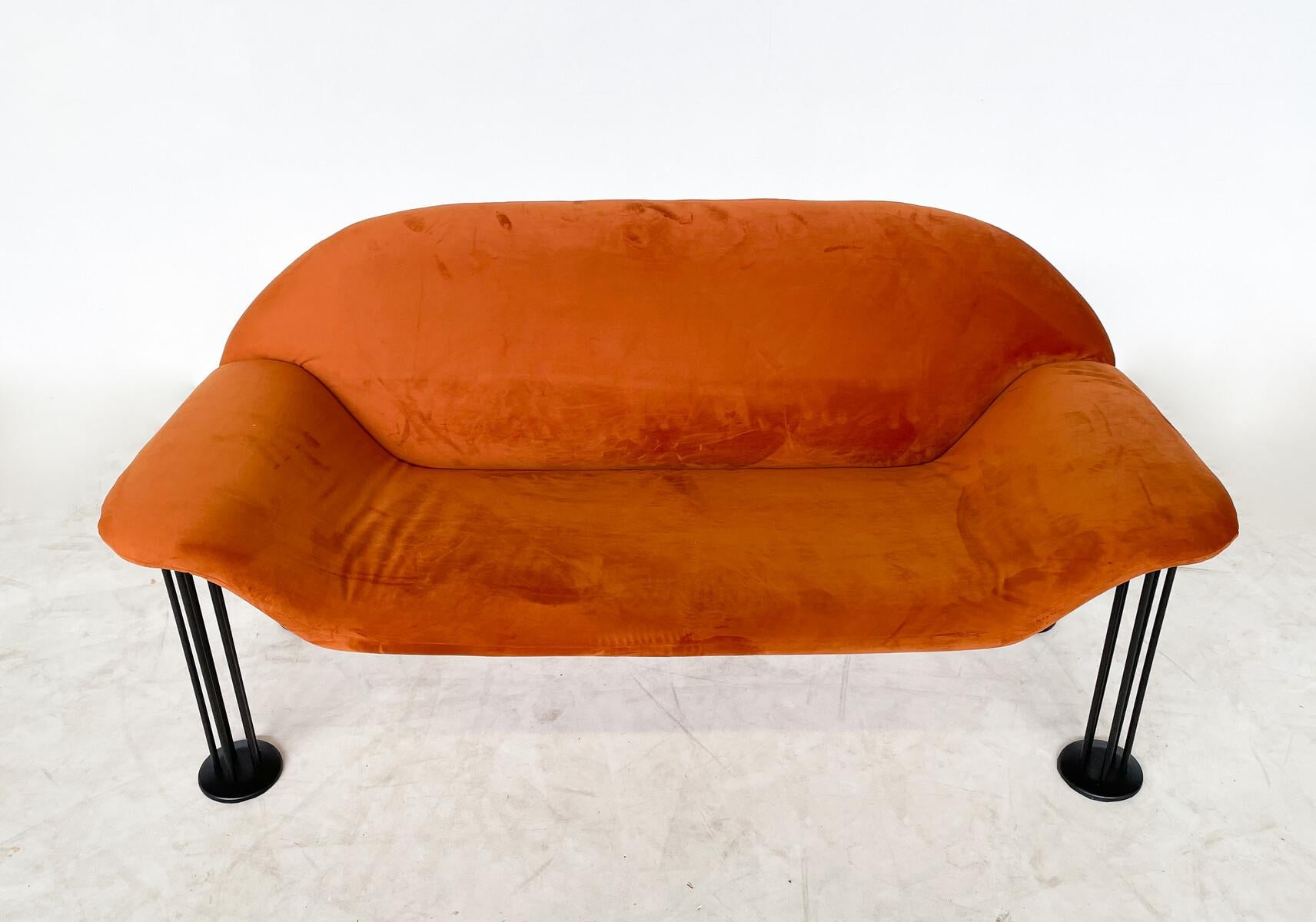 Orangefarbenes Mid-Century-Modern-Sofa von Burkhard Vogtherr für Hain + Tohme (Ende des 20. Jahrhunderts) im Angebot