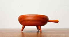 Ciotola a treppiede arancione in legno di Paavo Asikainen Finlandia 1960s