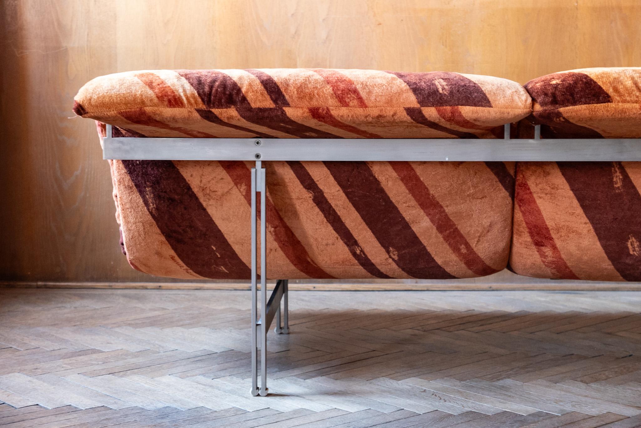 Mid-Century Modern Orange Velvet Sofa by Gianni Offredi for Saporiti, Italy 70s 1