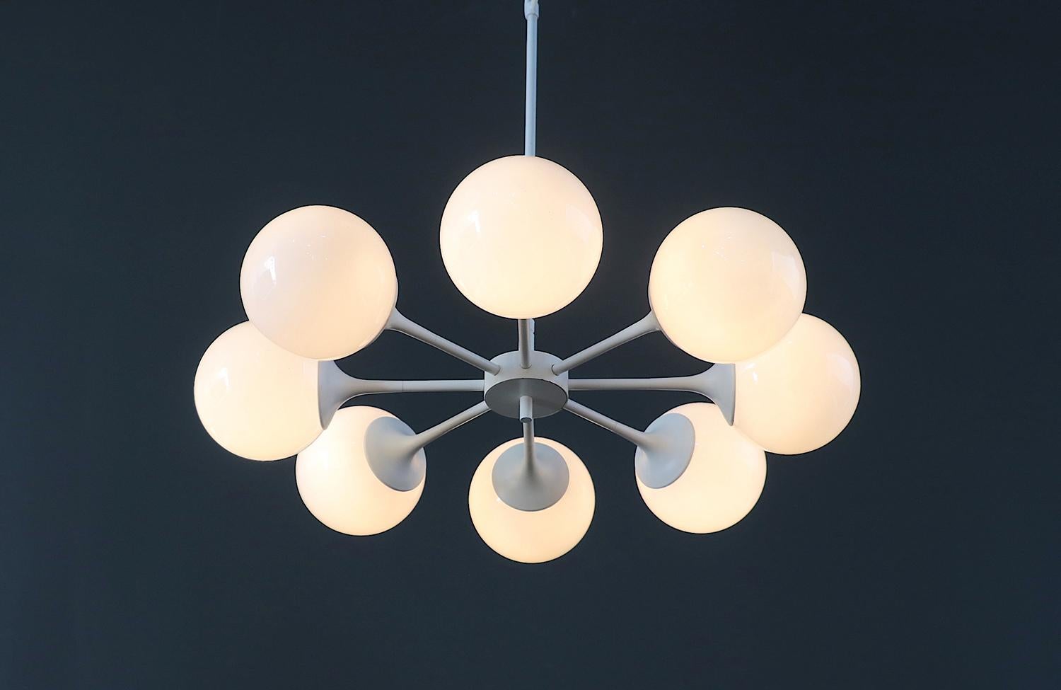 Araña Orb Sputnik moderna de mediados de siglo by Lightolier Estadounidense en venta