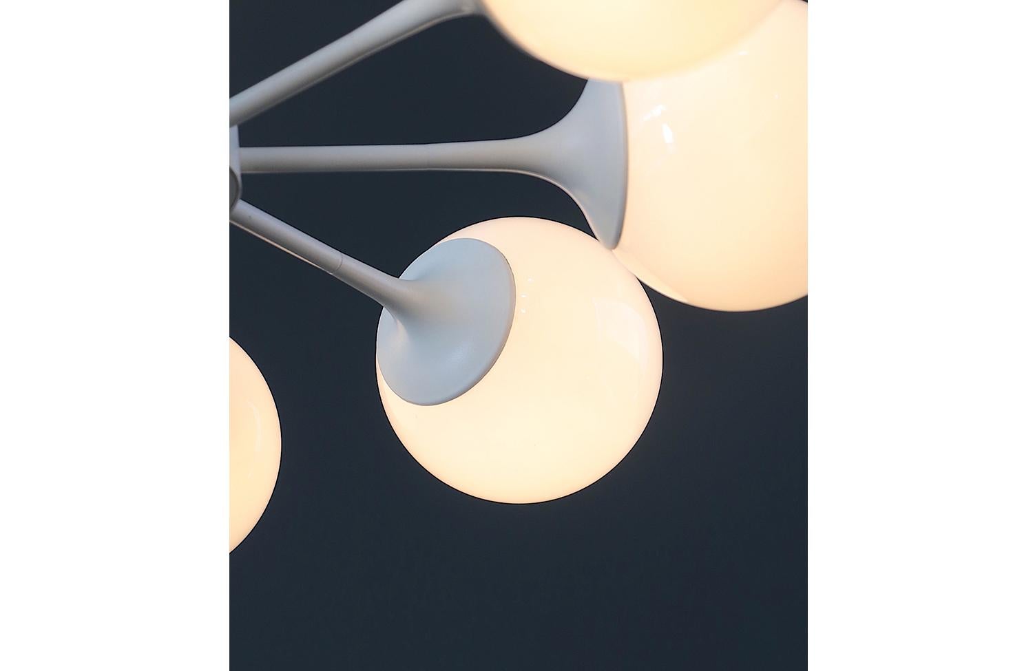 Araña Orb Sputnik moderna de mediados de siglo by Lightolier en venta 1