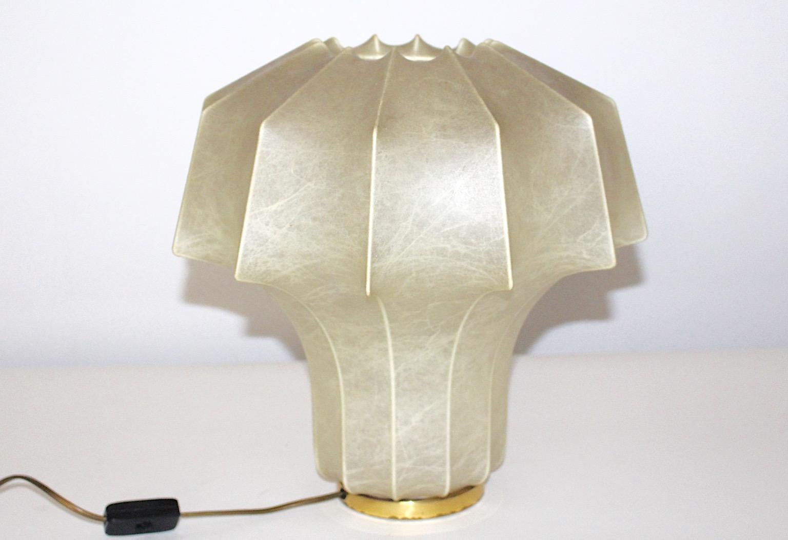 Mid Century Modern Organic biomorph vintage table lamp is similar to Achille & Pier Giacomo Castiglioni, 1960s.
A fantastic vintage table lamp, this table lamp by Linus Bopp, Limbach 1960s, Germany.
The metal frame is covered with synthetic material