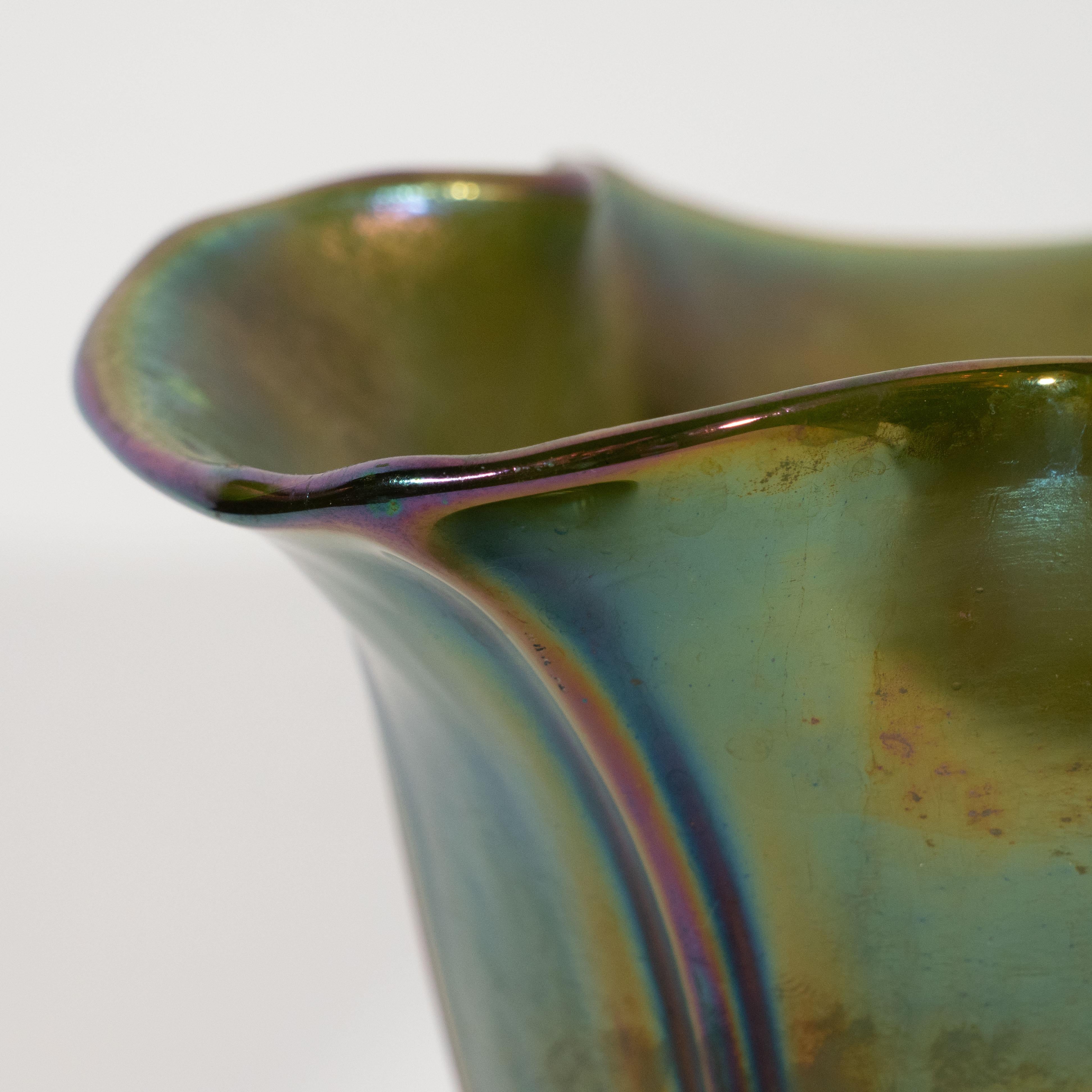 Mid-Century Modern Organic Iridescent Favrile Handblown Glass Vase In Excellent Condition In New York, NY