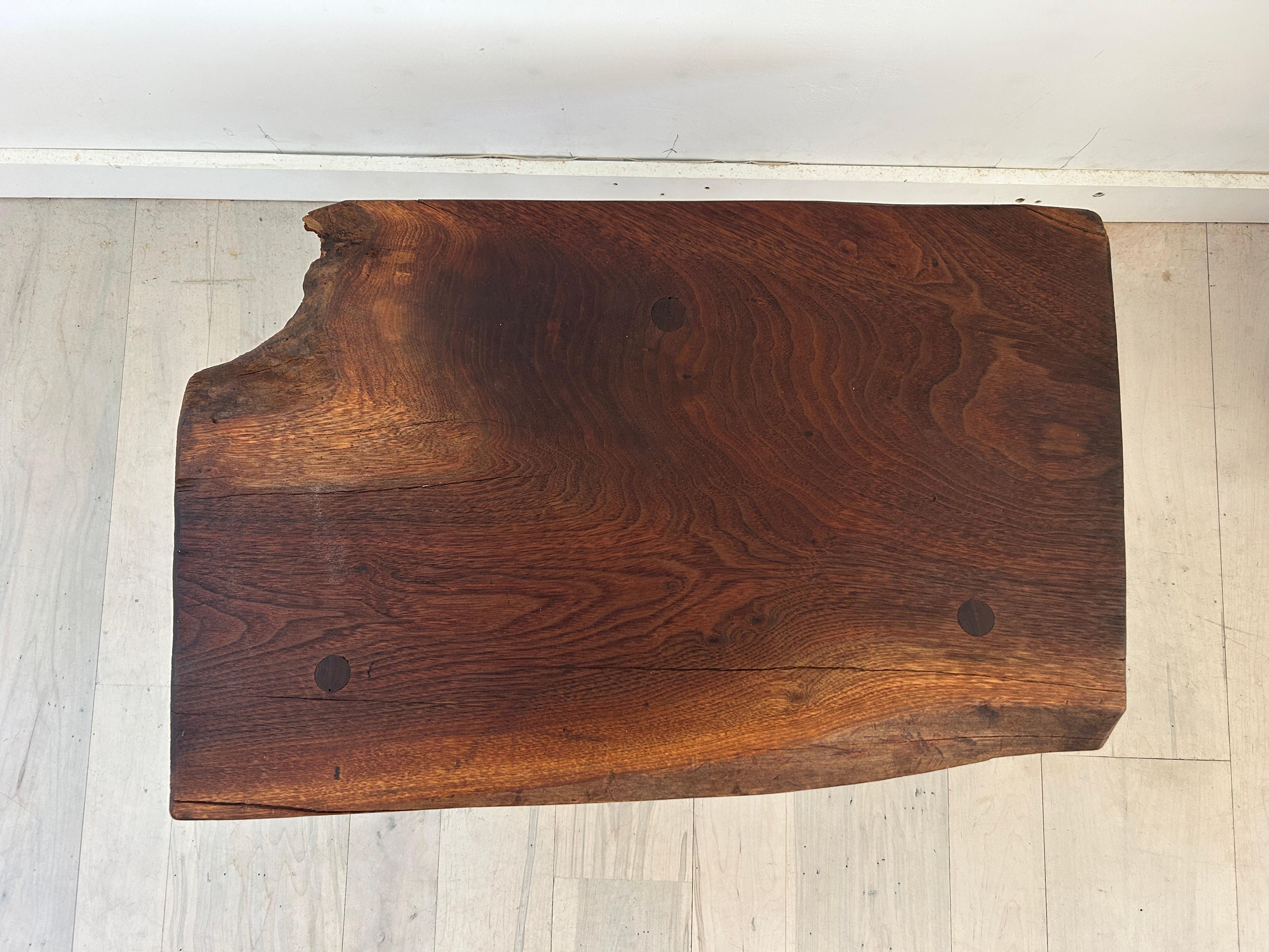 Mid-Century Modern Banc ou tabouret à 3 pieds en noyer de Studio Craft, de style The Moderns en vente