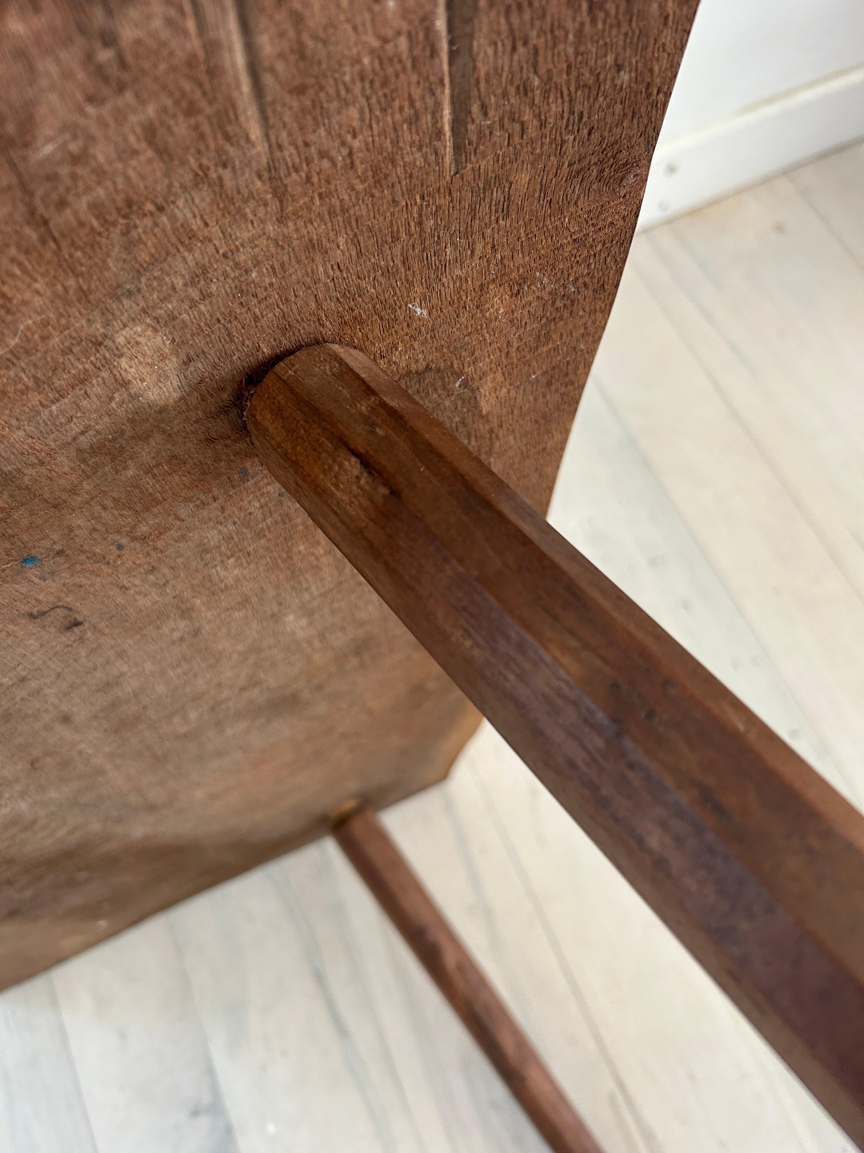 Banc ou tabouret à 3 pieds en noyer de Studio Craft, de style The Moderns en vente 2