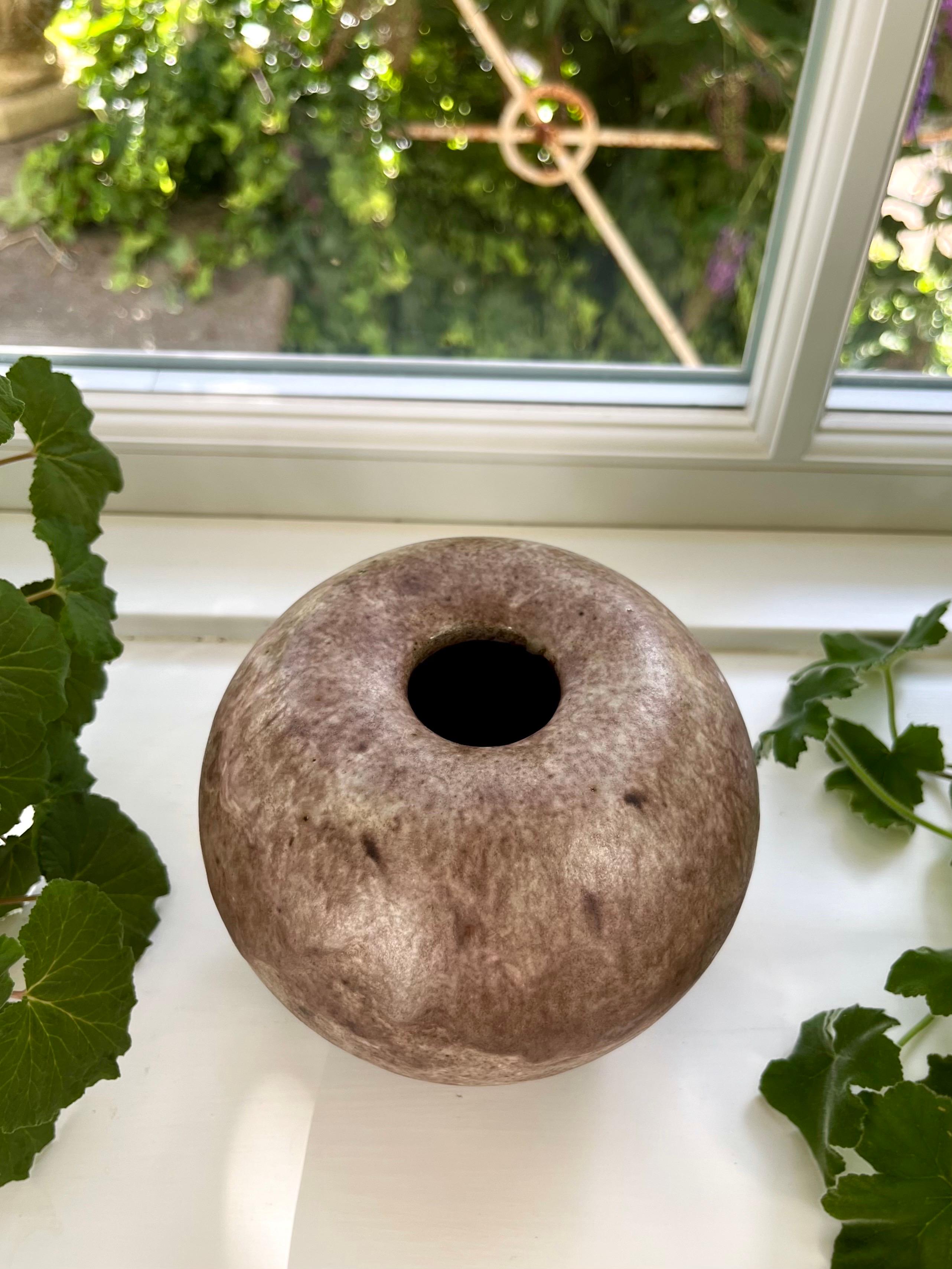 Moderne organische runde Vase aus Steinzeug, Dänemark, 1960er Jahre im Zustand „Gut“ im Angebot in Frederiksberg C, DK