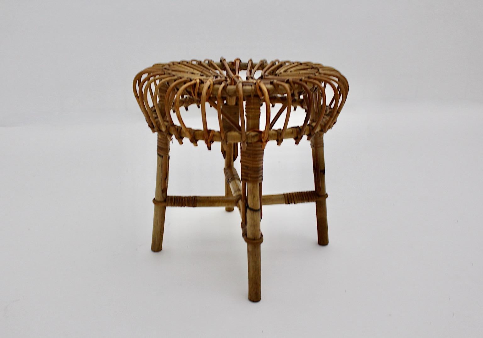 Mid-Century Modern Organic Sculptural Vintage Rattan Stool, 1960s, Italy For Sale 1