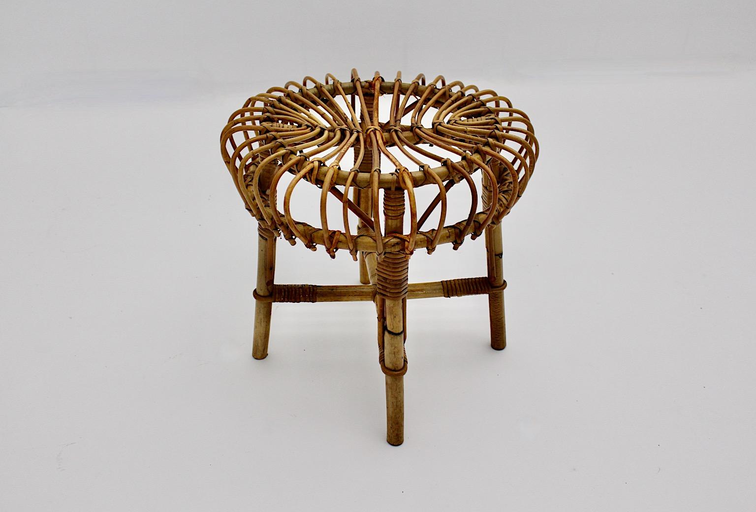 Mid-Century Modern Organic Sculptural Vintage Rattan Stool, 1960s, Italy For Sale 4