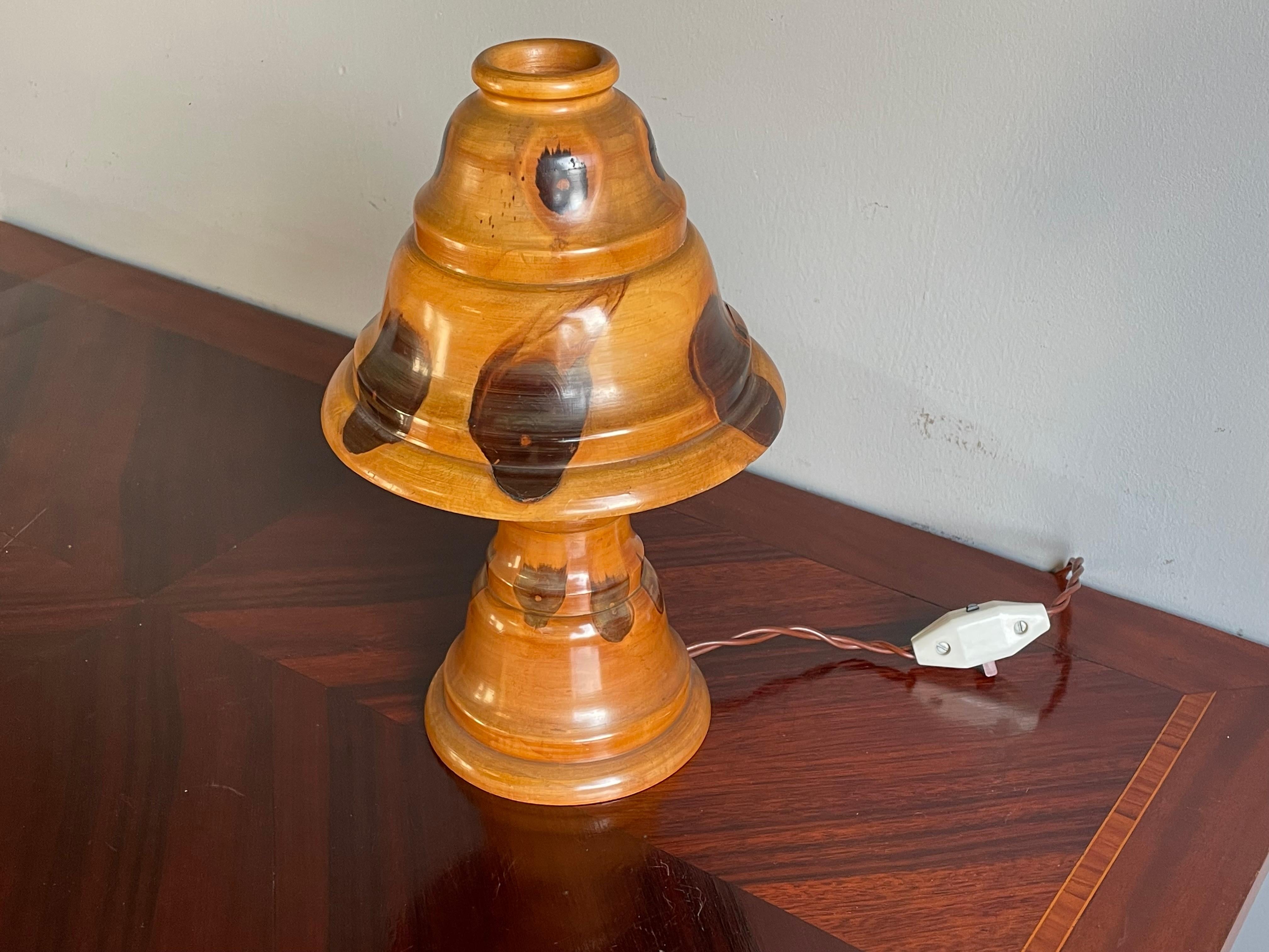 Mid-Century Modern Organic Table / Desk Lamp Wood w. Stunning Tree Knots Pattern In Excellent Condition For Sale In Lisse, NL