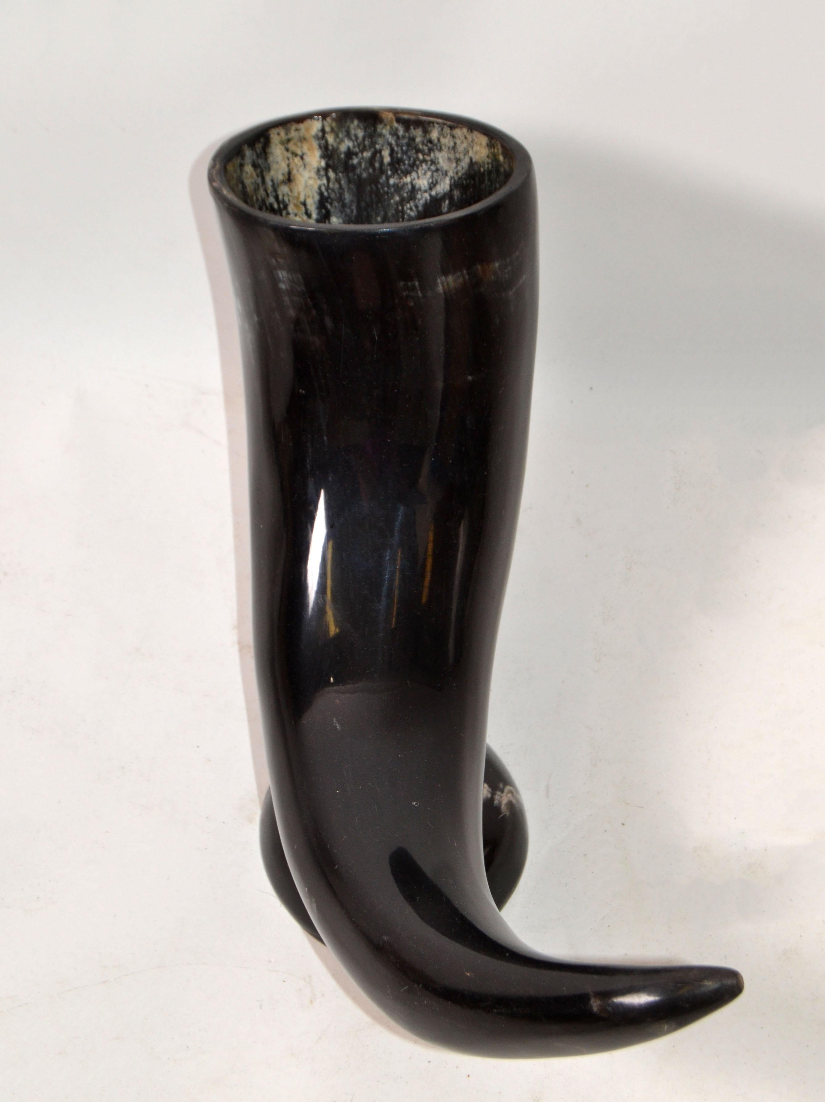 Escultura de mesa de cuerno negro de animal original de mediados de siglo moderno, base de centro de mesa en Bueno estado para la venta en Miami, FL