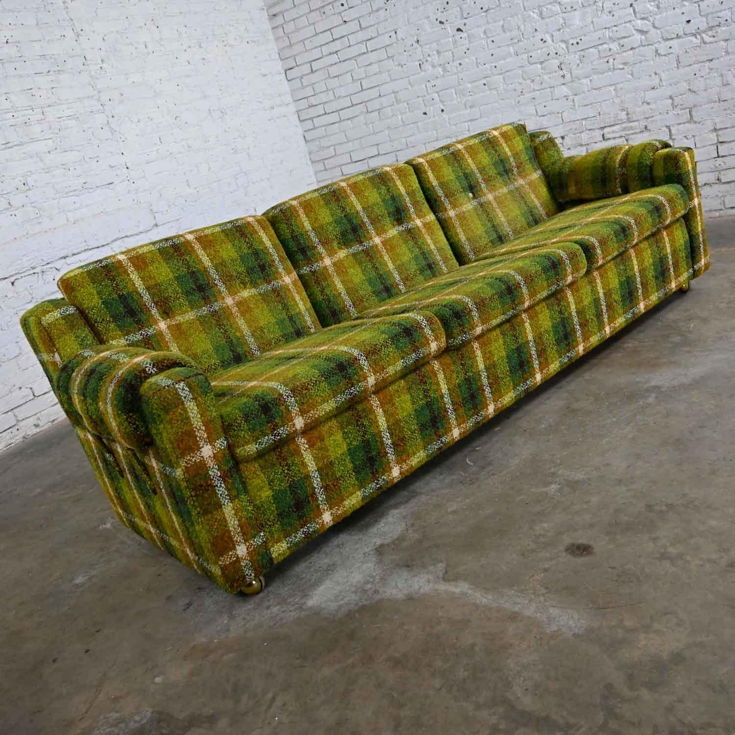 Mid-Century Modern Original Grün & Gold Plaid Sofa von Mastercraft Lawson Style (Moderne der Mitte des Jahrhunderts)