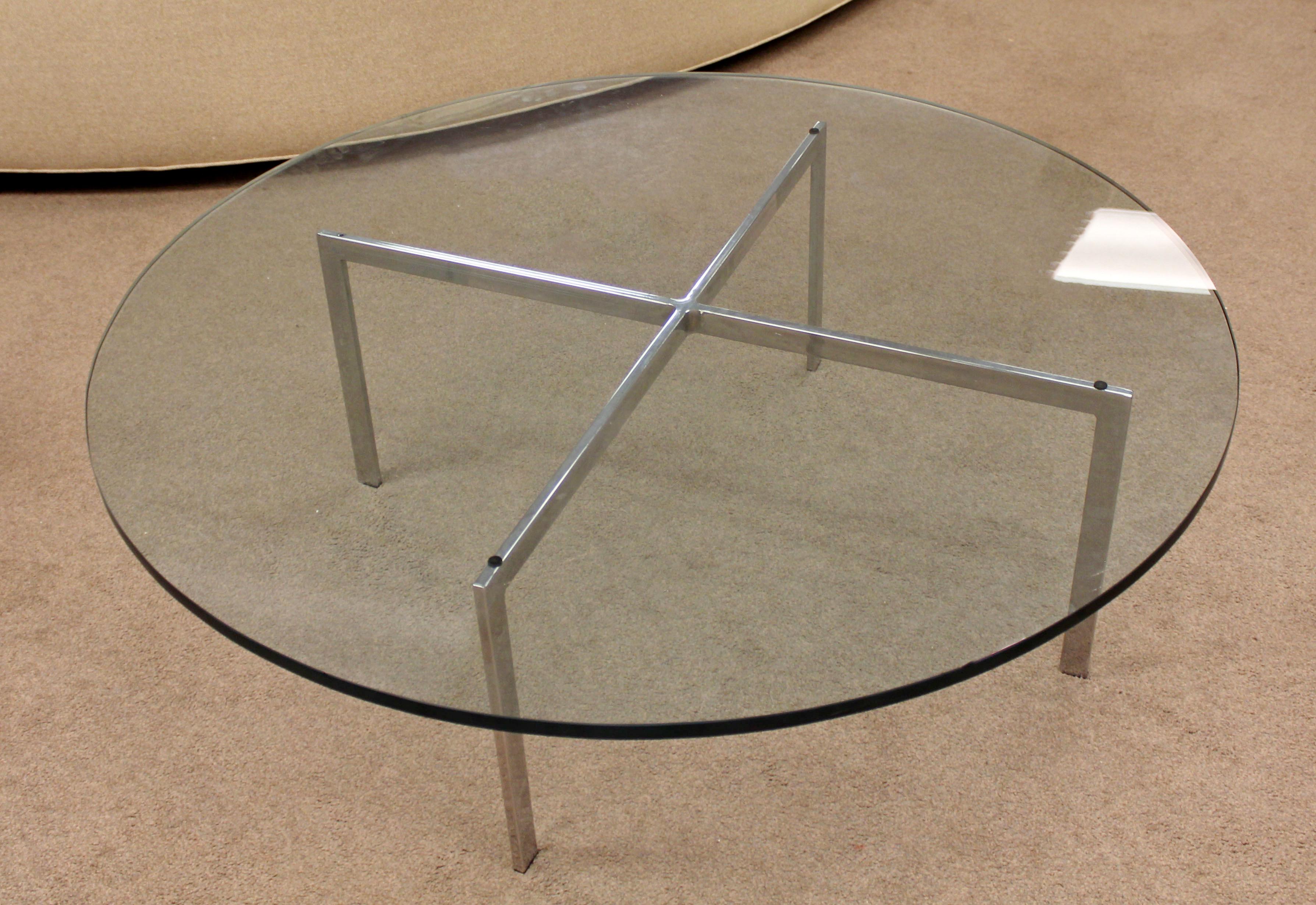 For your consideration is a round version of the Barcelona coffee table, by Ludwig Mies van der Rohe, circa 1970s. In excellent condition. The dimensions are 48