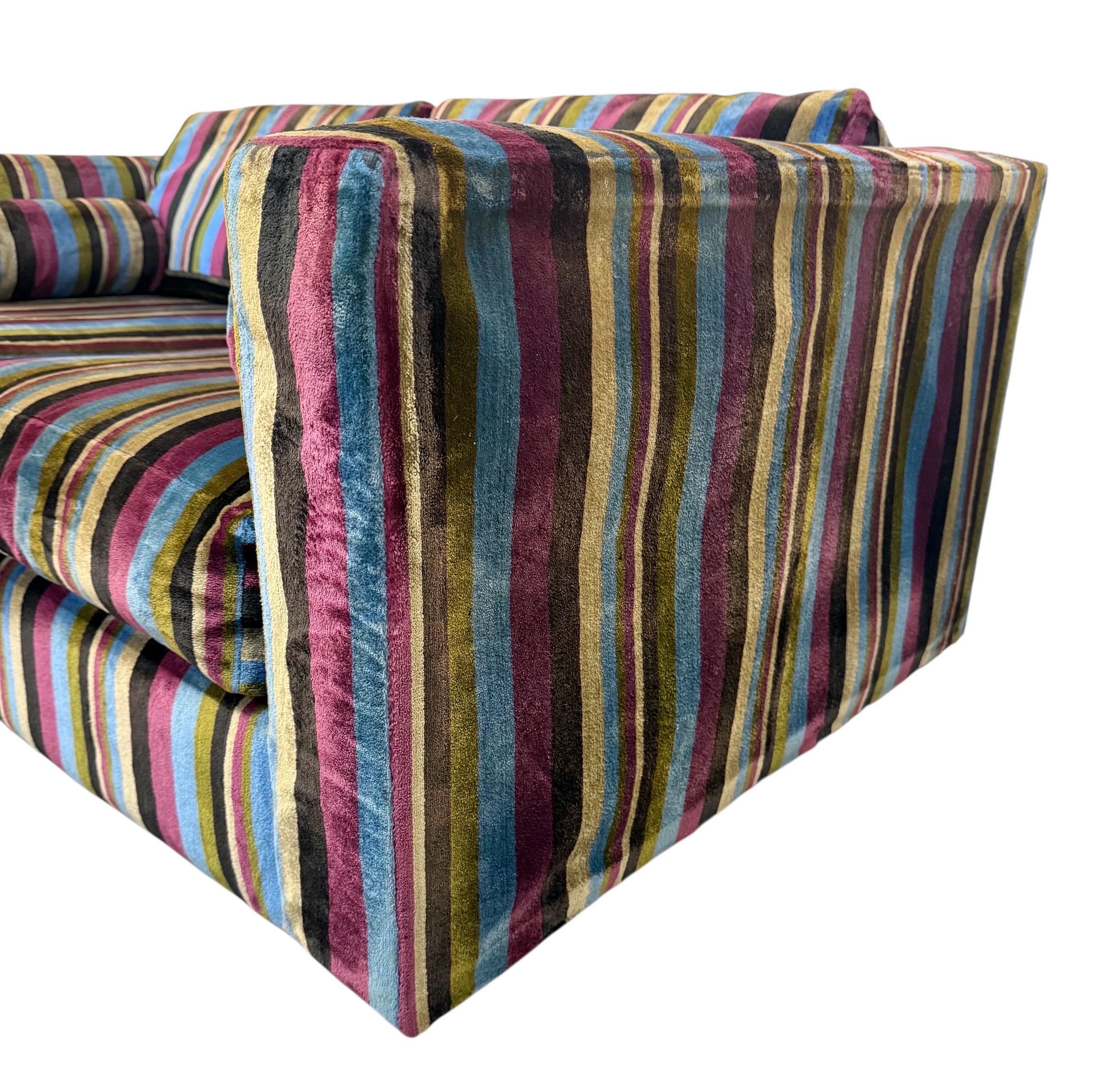 Loveseat tapizado de rayas original moderno de mediados de siglo en Bueno estado para la venta en Clarksboro, NJ
