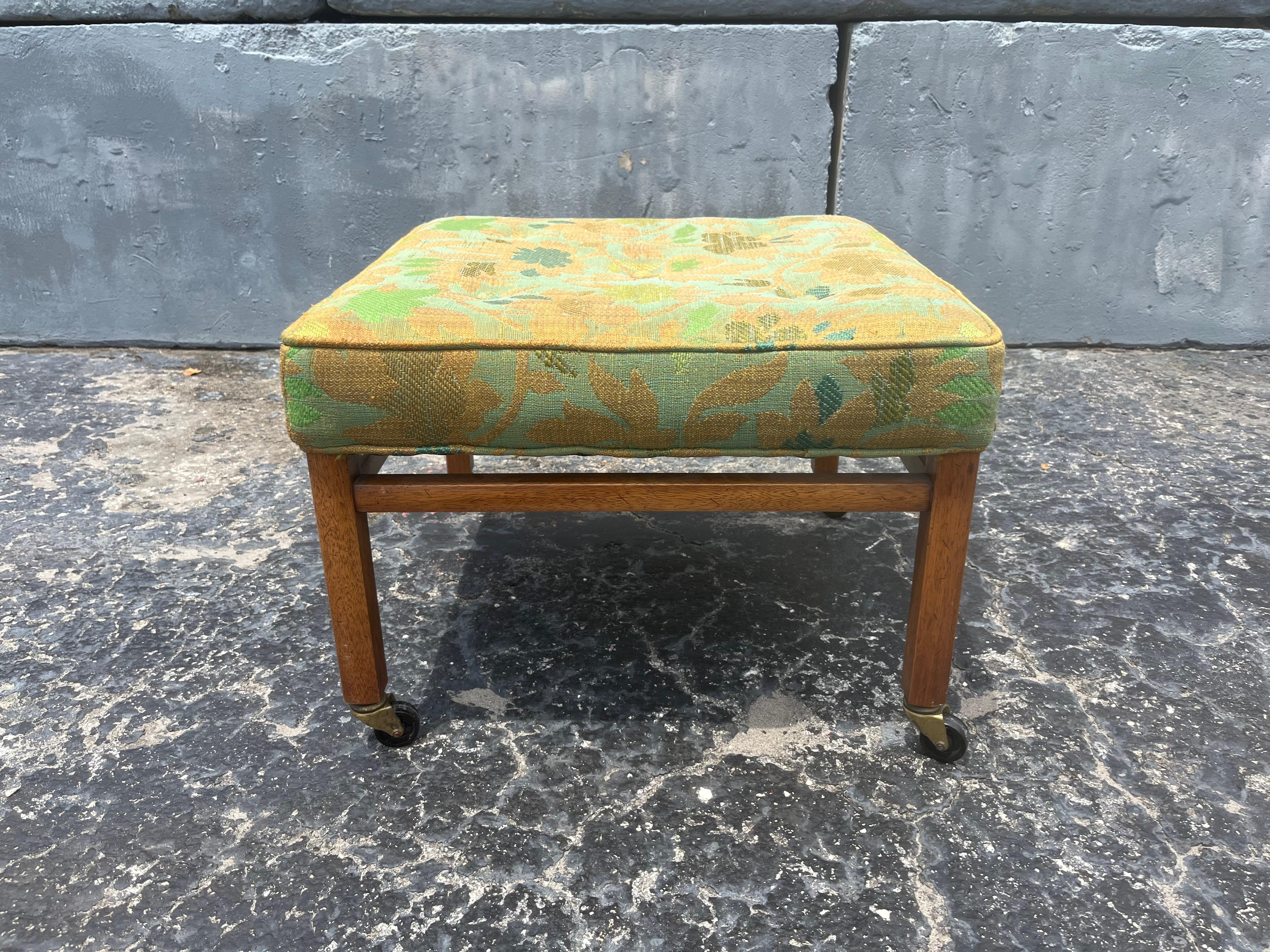 Mid-Century Modern Ottomane du milieu du siècle dernier, style Dunbar Larsen en vente