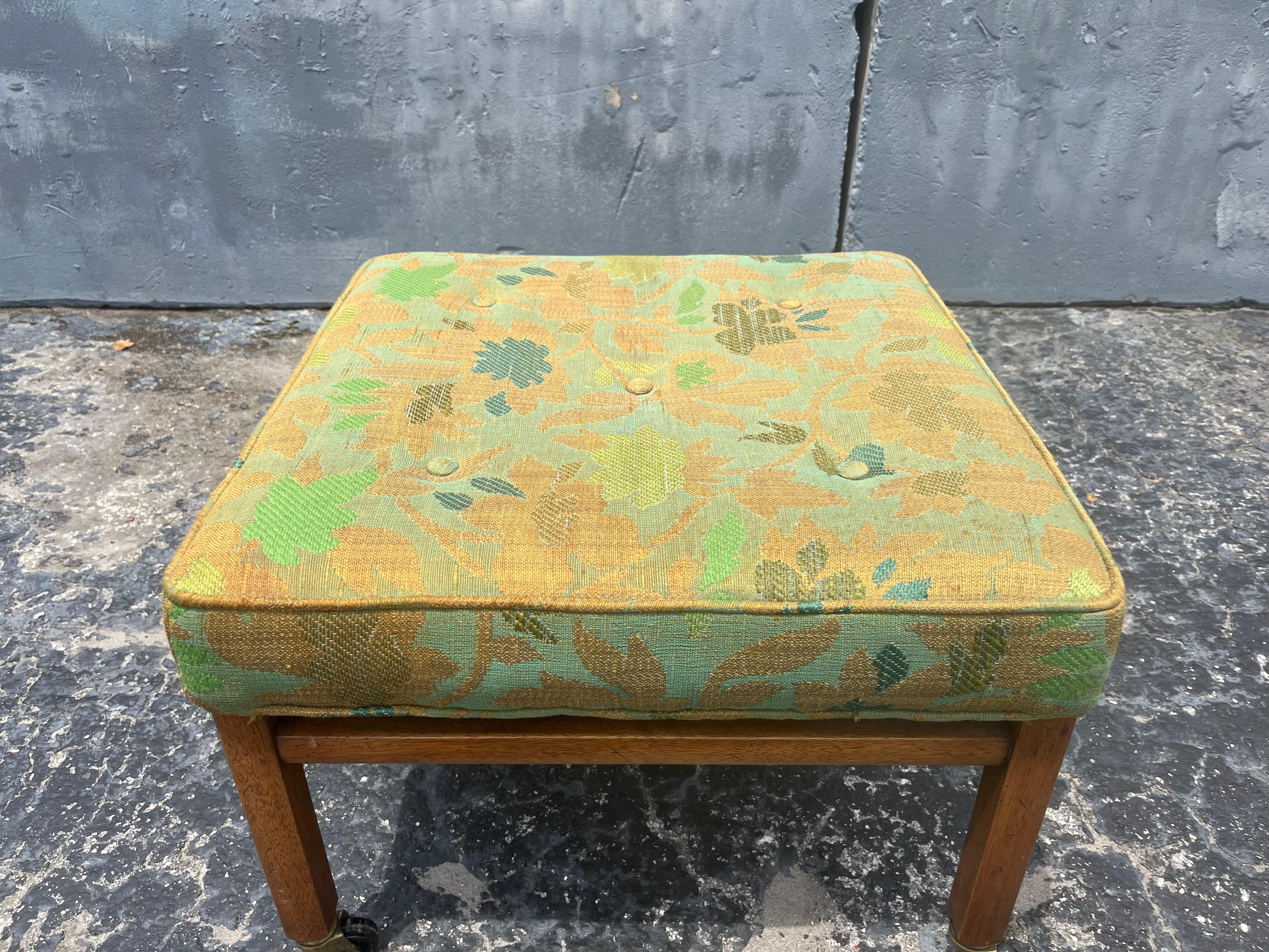 Ottomane du milieu du siècle dernier, style Dunbar Larsen Bon état - En vente à Miami, FL