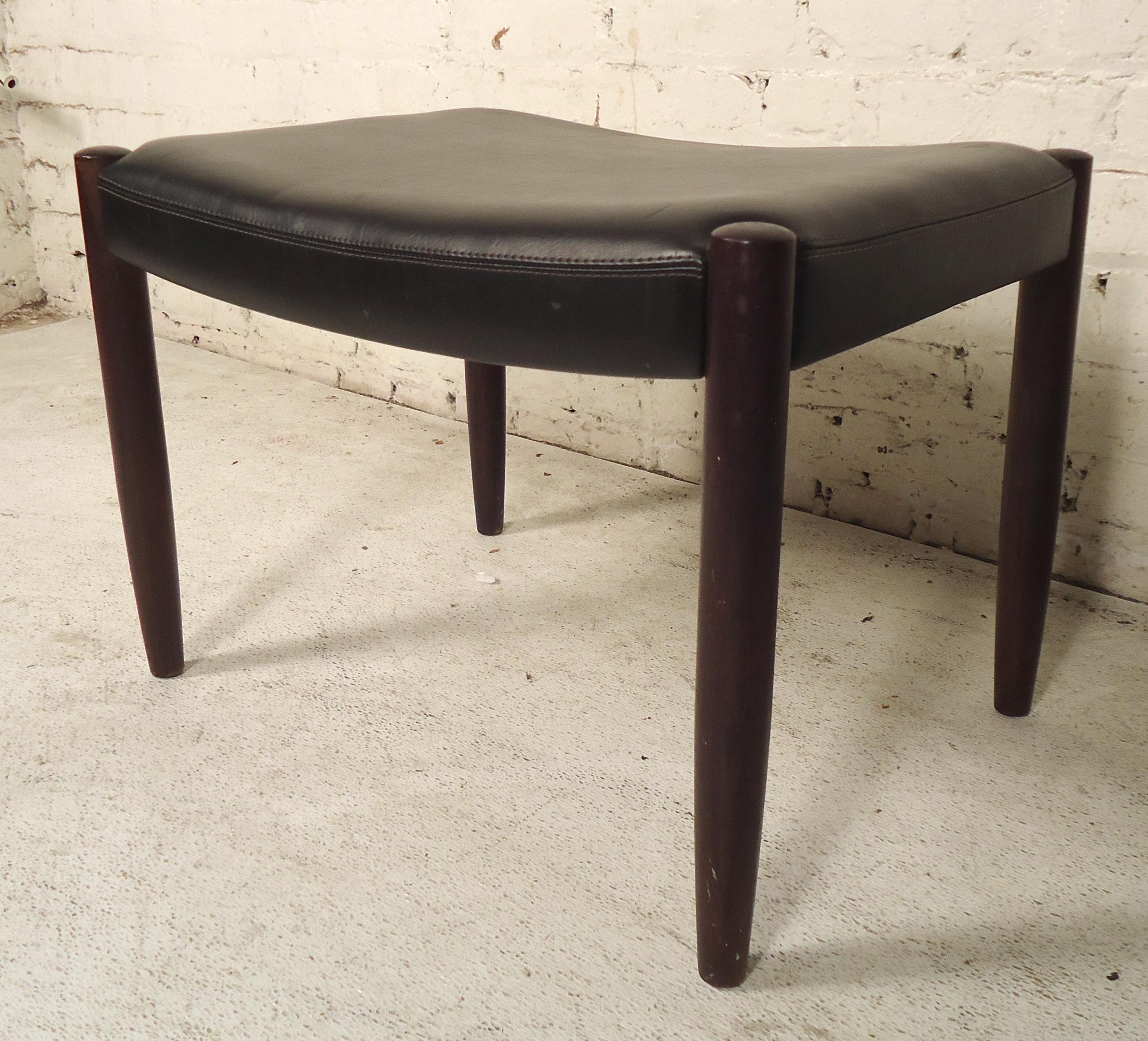 Small vintage modern style stool with tapered legs. Great for living room or office.

(Please confirm item location - NY or NJ - with dealer).
 