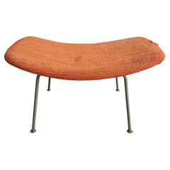 Mid Century Modern Ottoman model "Oyster" designed by Pierre Paulin for Artifort