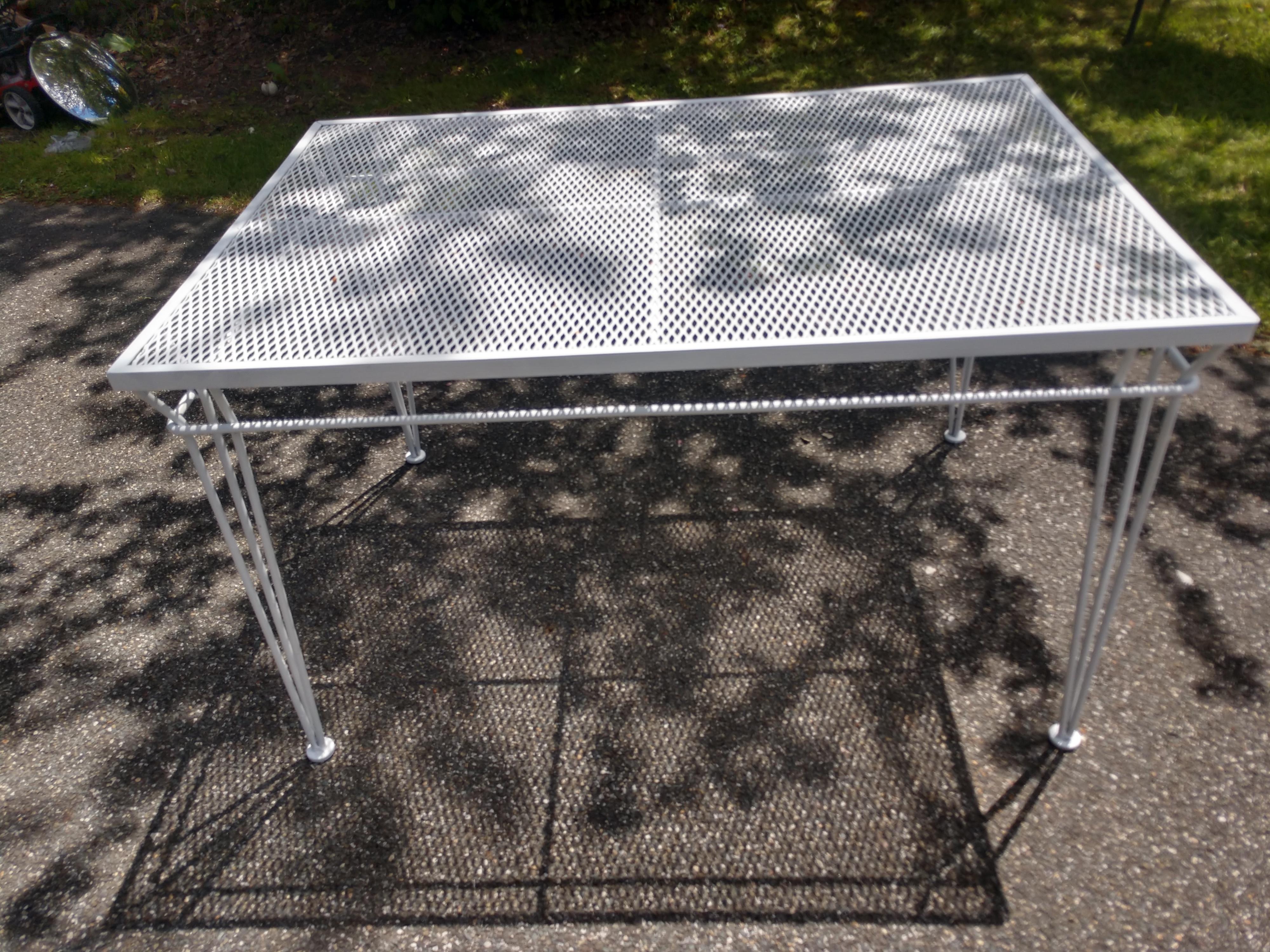 Mid-Century Modern Rectangular Mesh Top Outdoor Dining Table by John Salterini In Good Condition For Sale In Port Jervis, NY