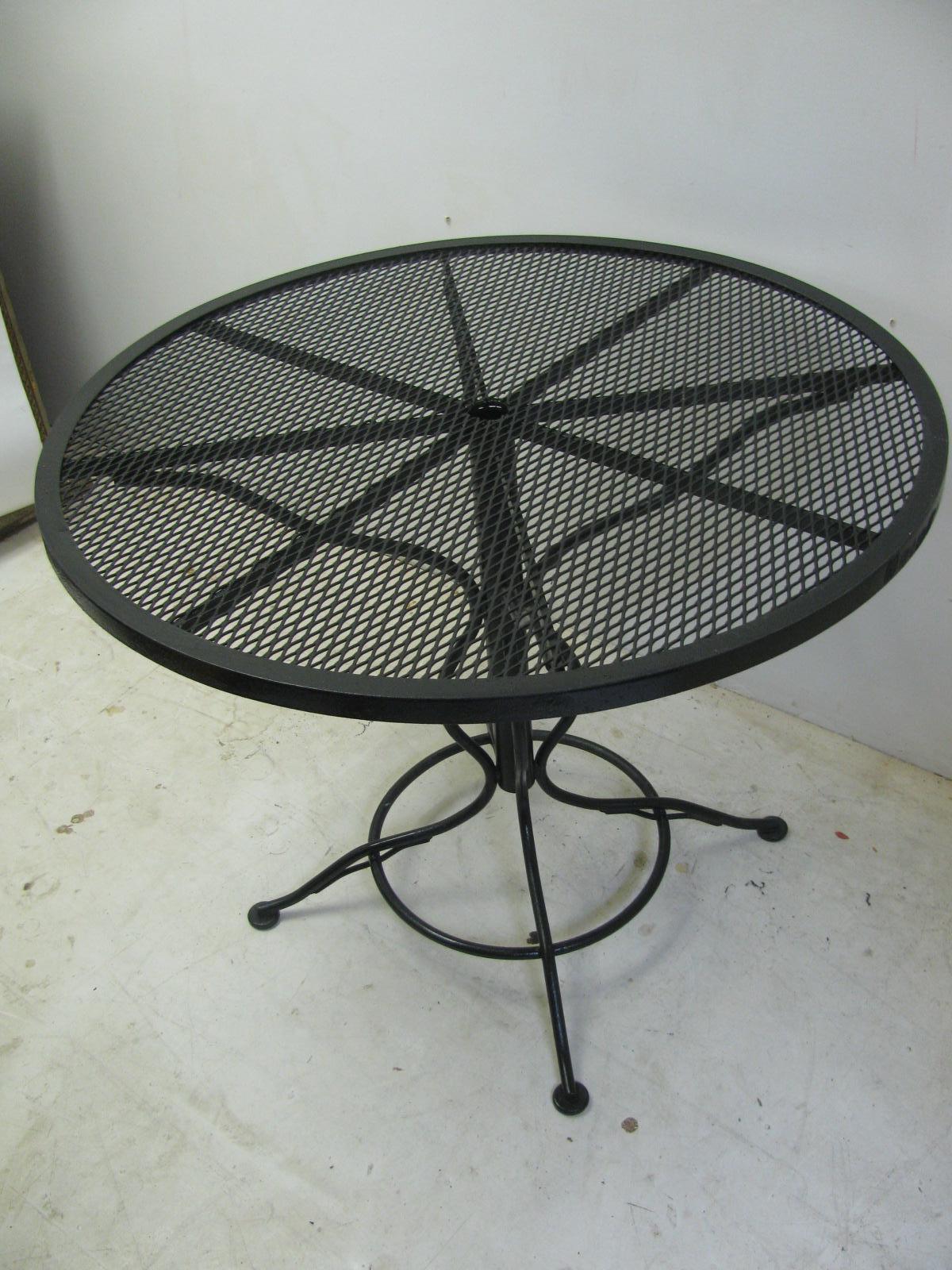 Outdoor patio dining table with a wire mesh top, has a hole for your umbrella. Curved legs makes seating easier to accommodate, freshly painted. Matching 3 piece set in a different listing. Chairs also in a different listing.