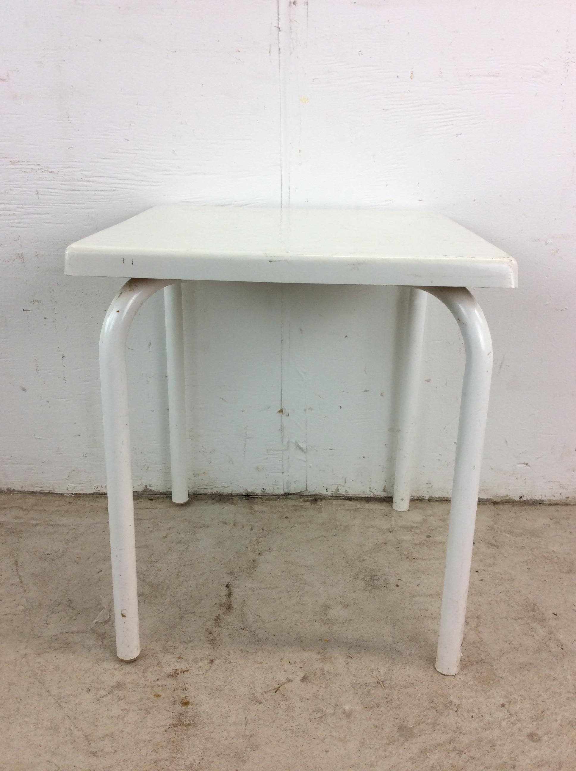 Table d'appoint pour patio extérieur avec plateau en fibre de verre en vente 3