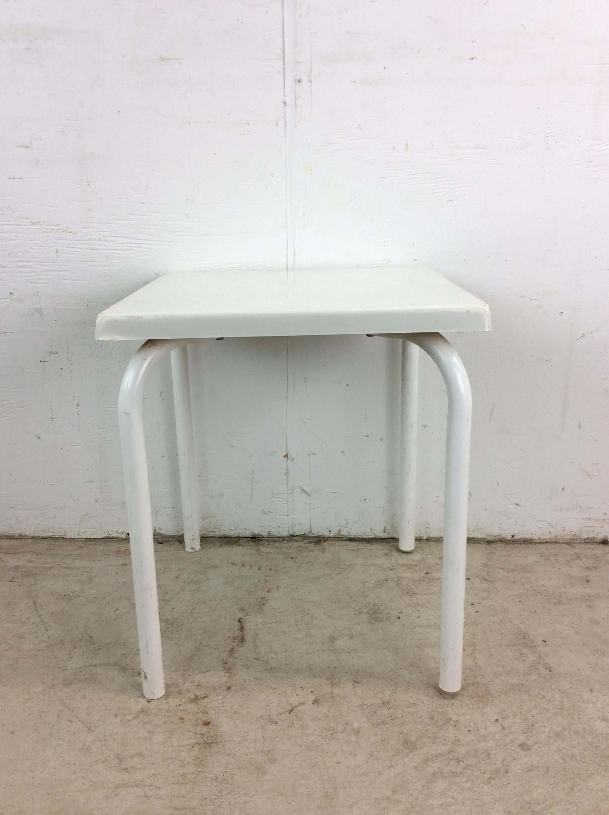 Table d'appoint pour patio extérieur avec plateau en fibre de verre en vente 8