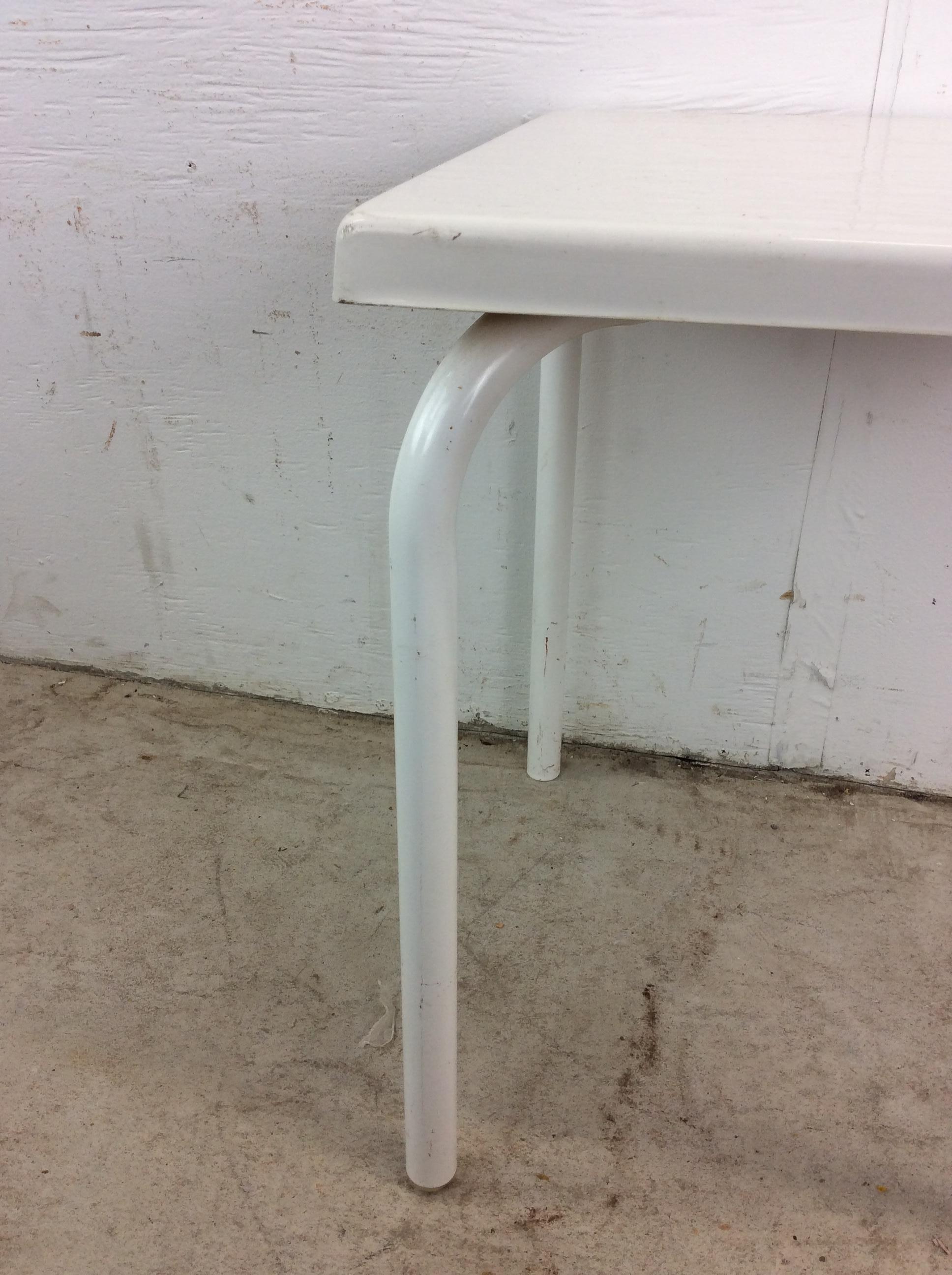 20ième siècle Table d'appoint pour patio extérieur avec plateau en fibre de verre en vente