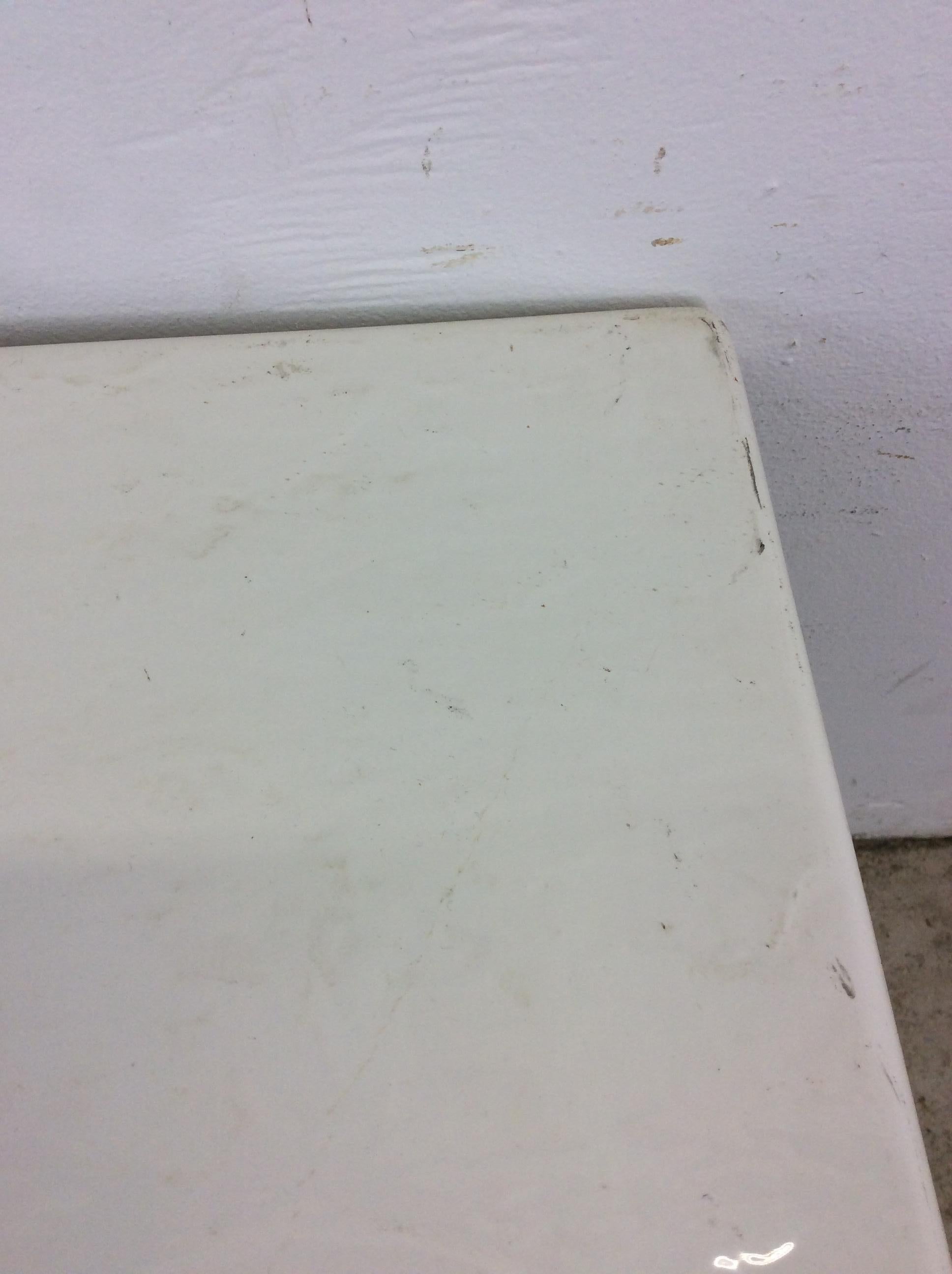 Table d'appoint pour patio extérieur avec plateau en fibre de verre en vente 1