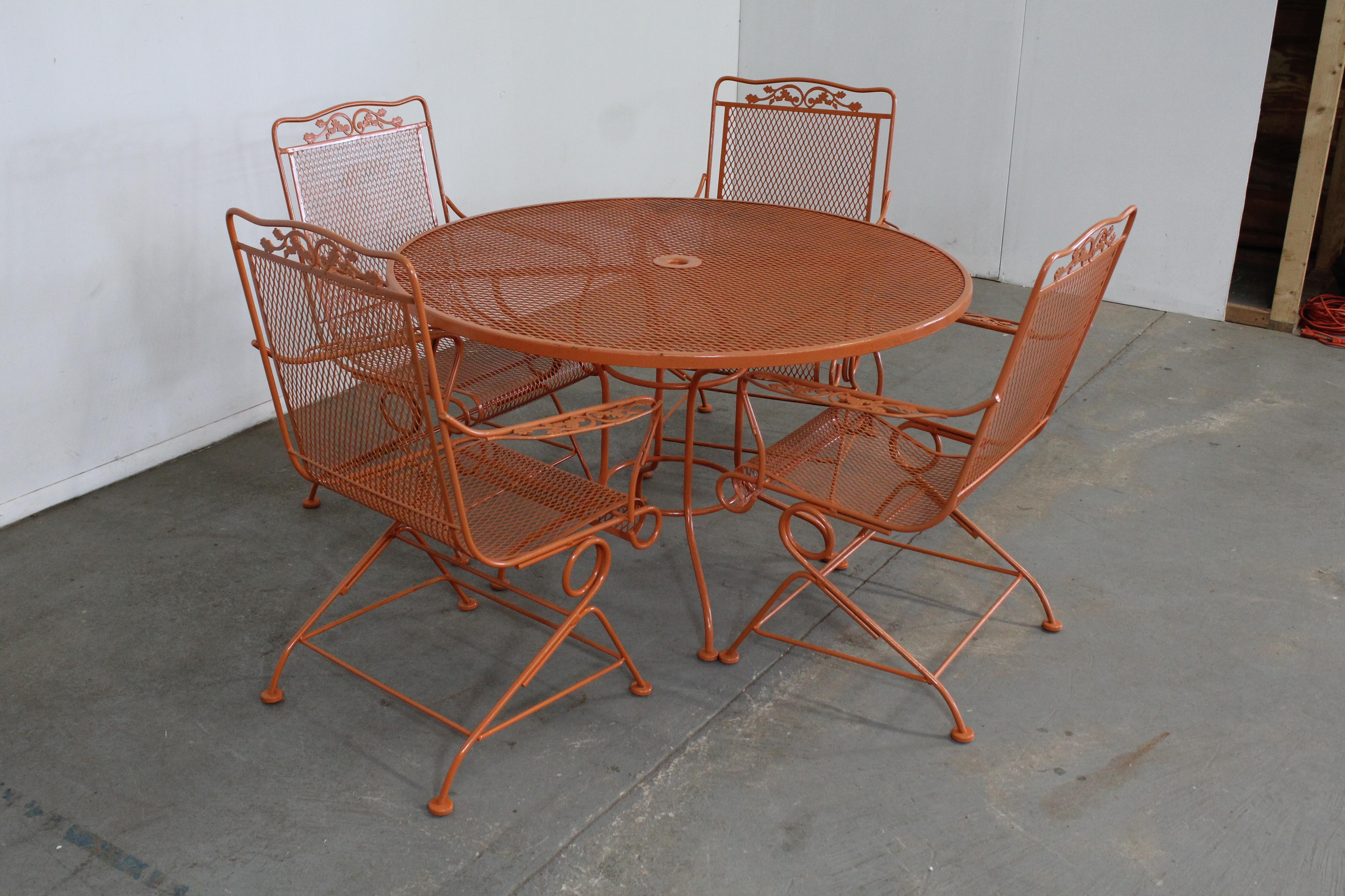 Set of 4 mid-century Danish Modern woodard dining chairs and table set in atomic orange 
Offered is a set of 4 mid century danish modern woodard springer chairs designed by John Woodard, circa 1960's . Features Atomic Orange paint and woven wrought