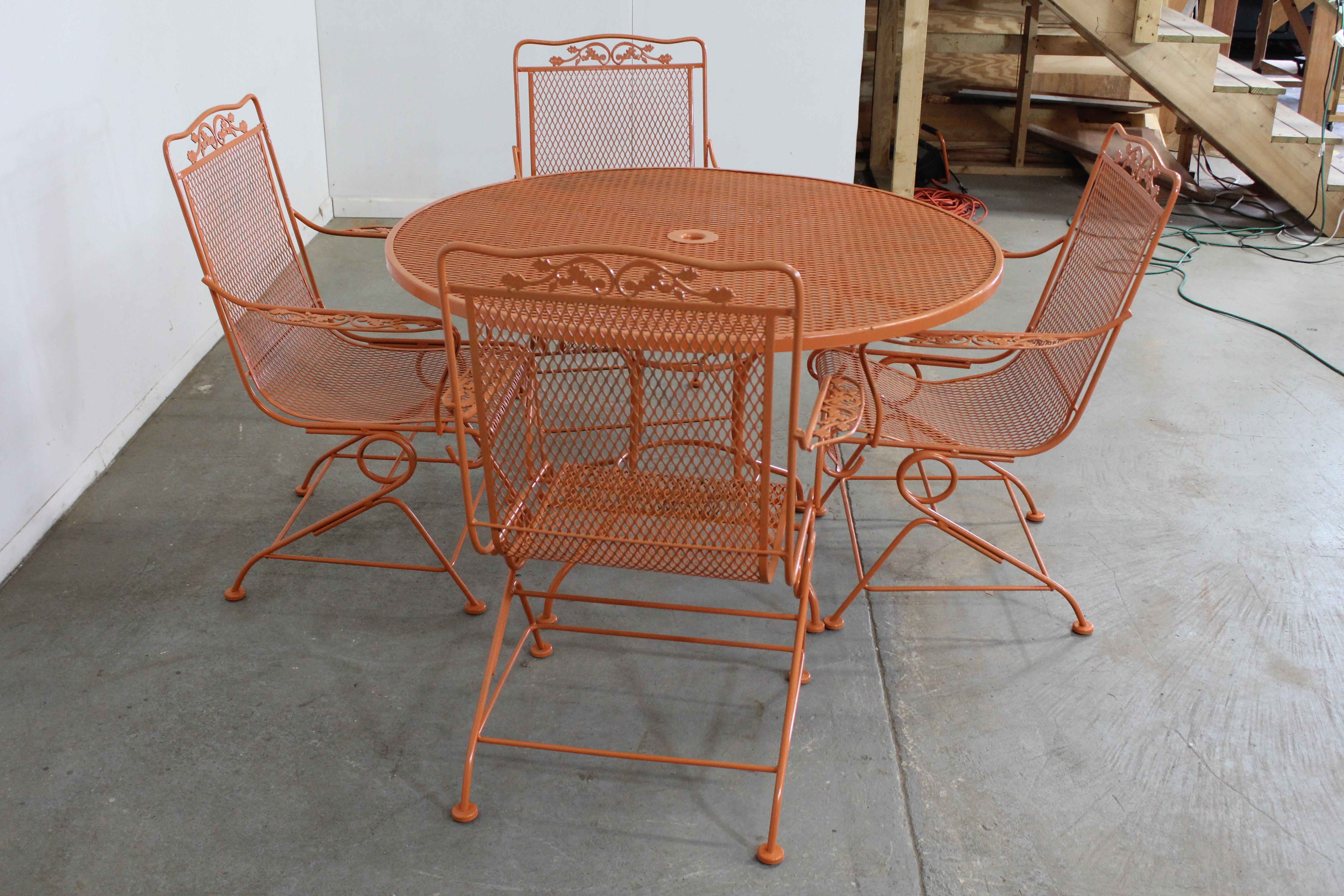 atomic chairs