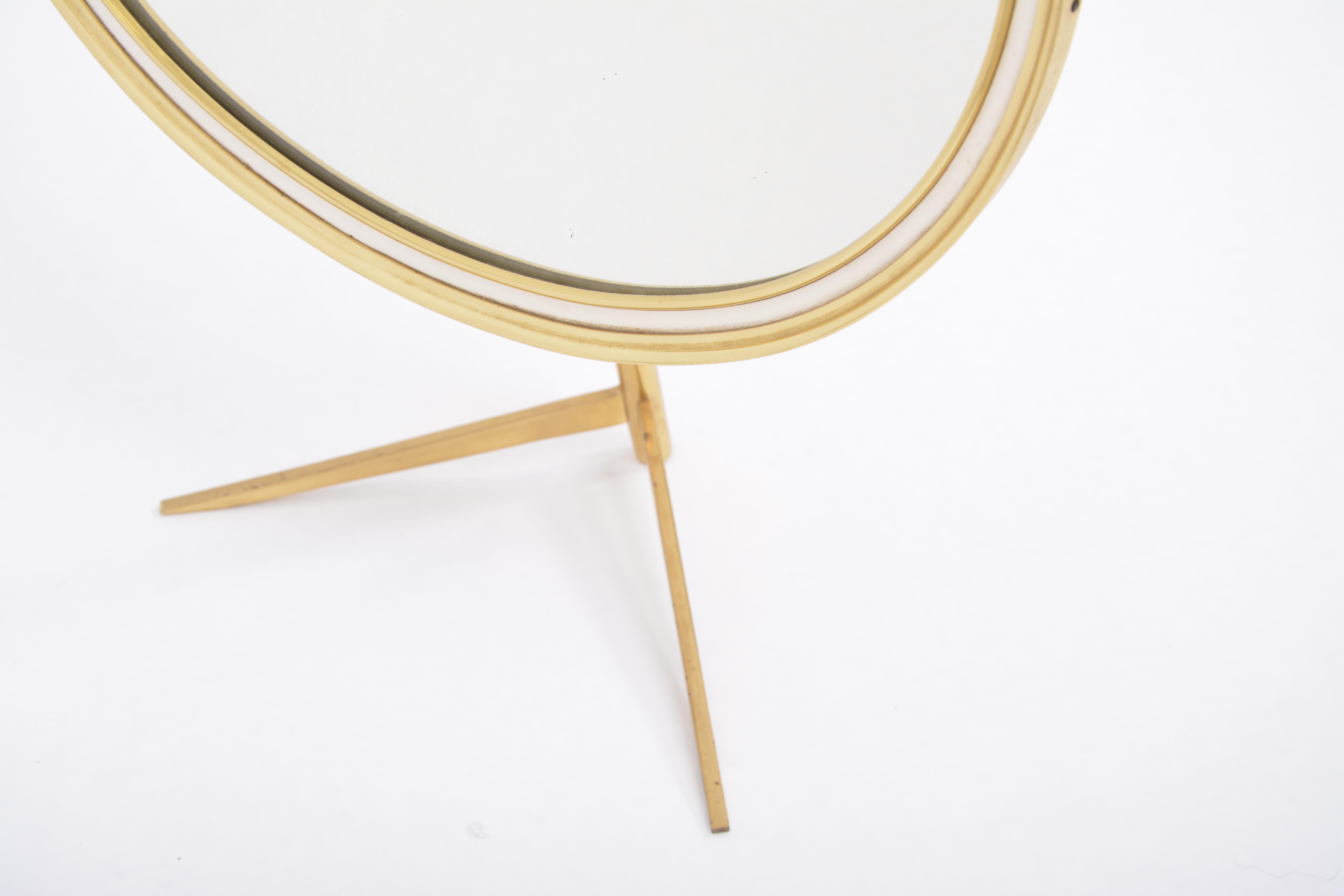 Mid-Century Modern Oval Brass Table Mirror by Vereinigte Werkstätten For Sale 4