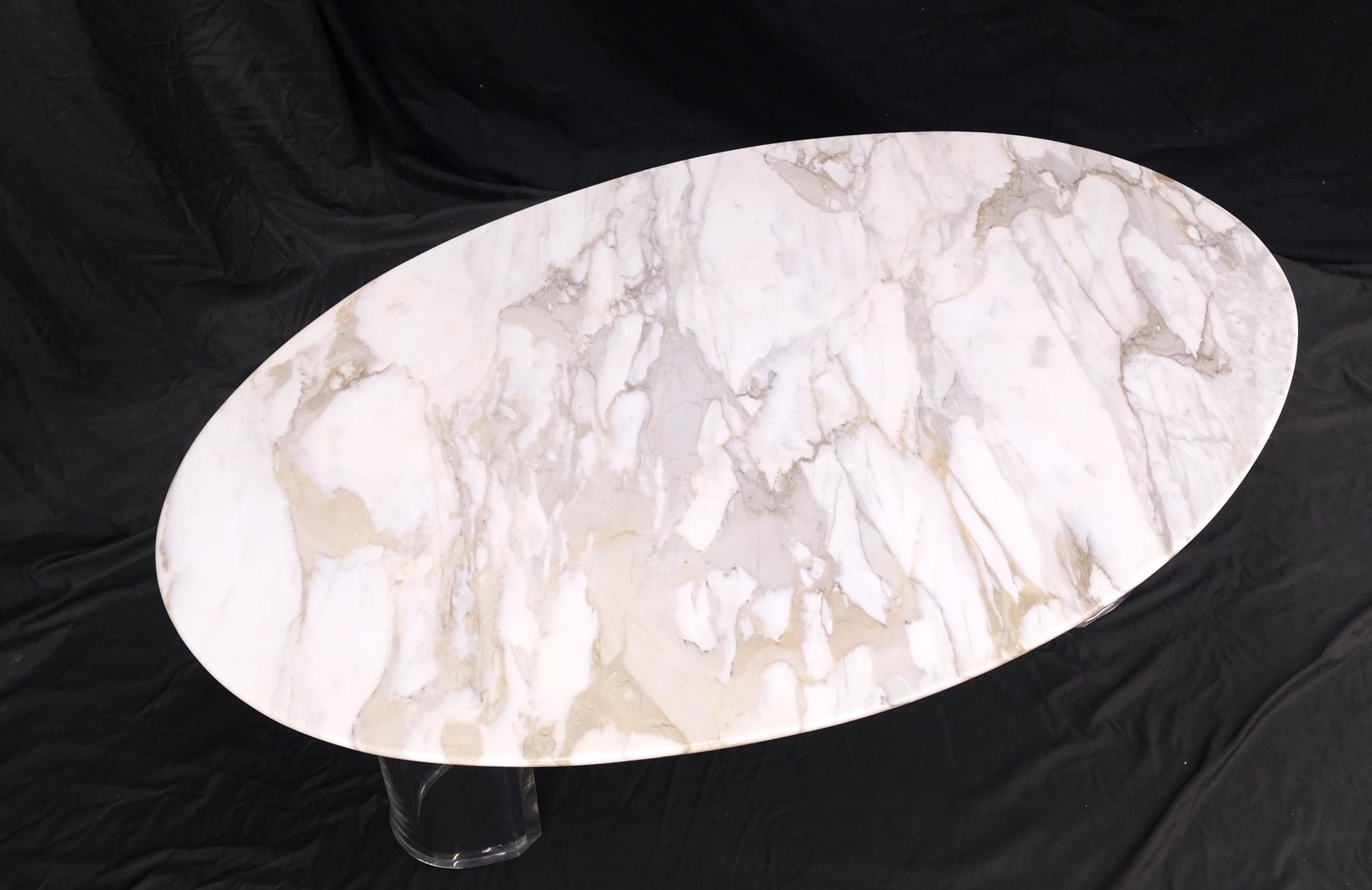 Mid-Century Modern Oval Carrara Marble Top Organic Lucite Base Coffee Table For Sale 10