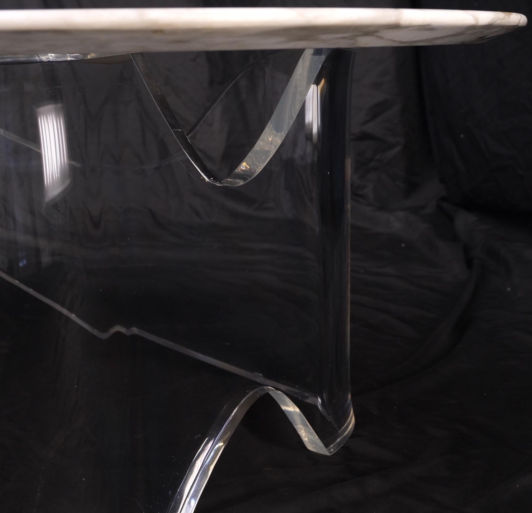 Mid-Century Modern Oval Carrara Marble Top Organic Lucite Base Coffee Table For Sale 4