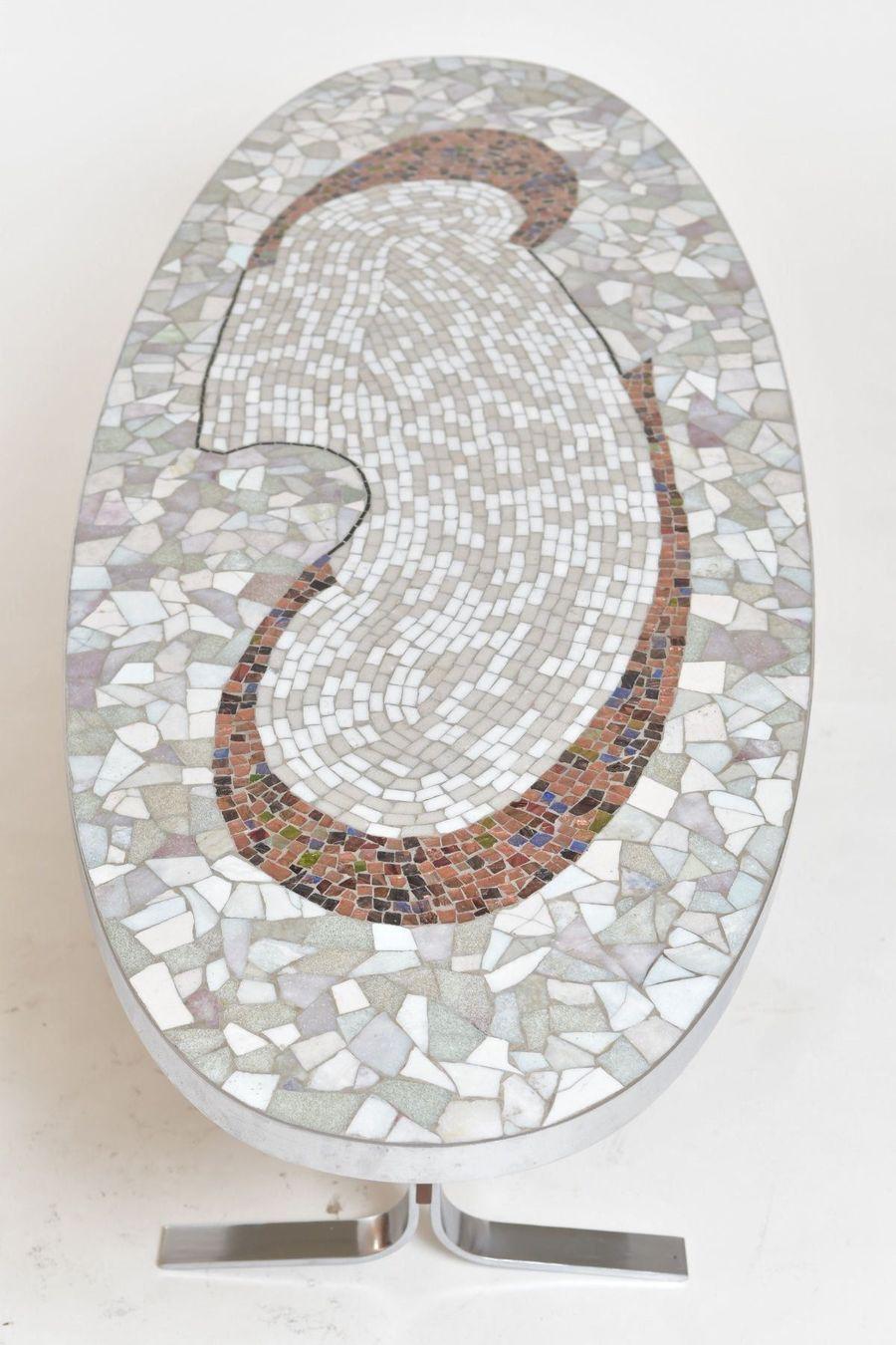 Table basse ovale moderne mi-siècle en chrome et mosaïque en vente 3