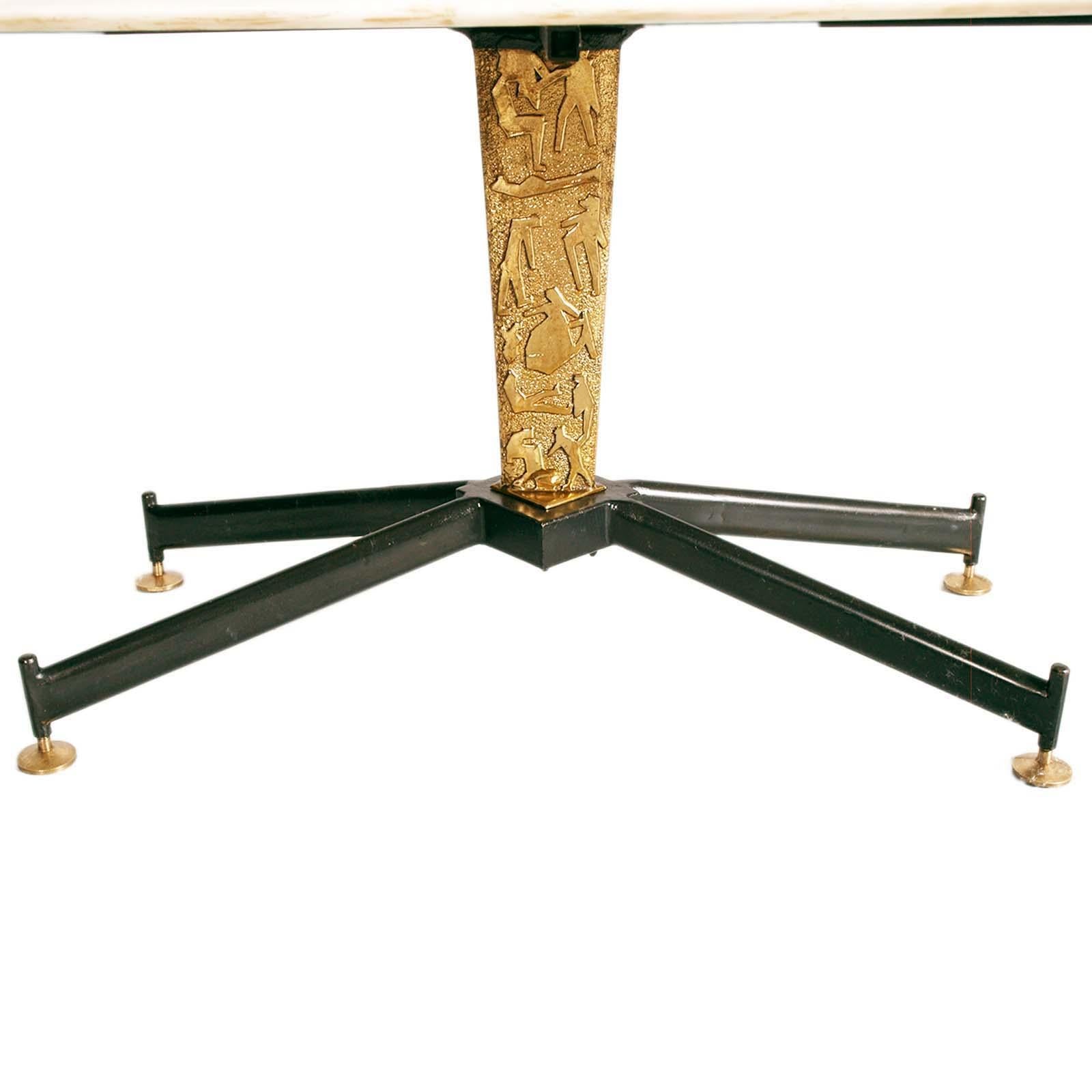Brass Mid-Century Modern Oval Coffee Table By Permanente Mobili di Cantù For Sale