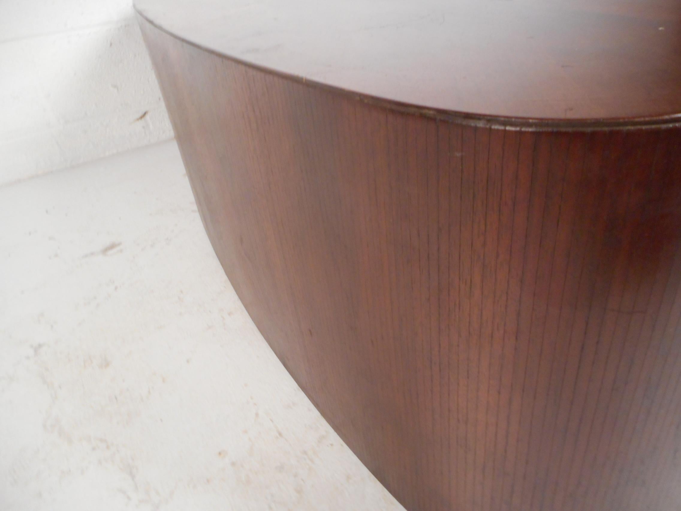 Mid-Century Modern Oval Coffee Table 4