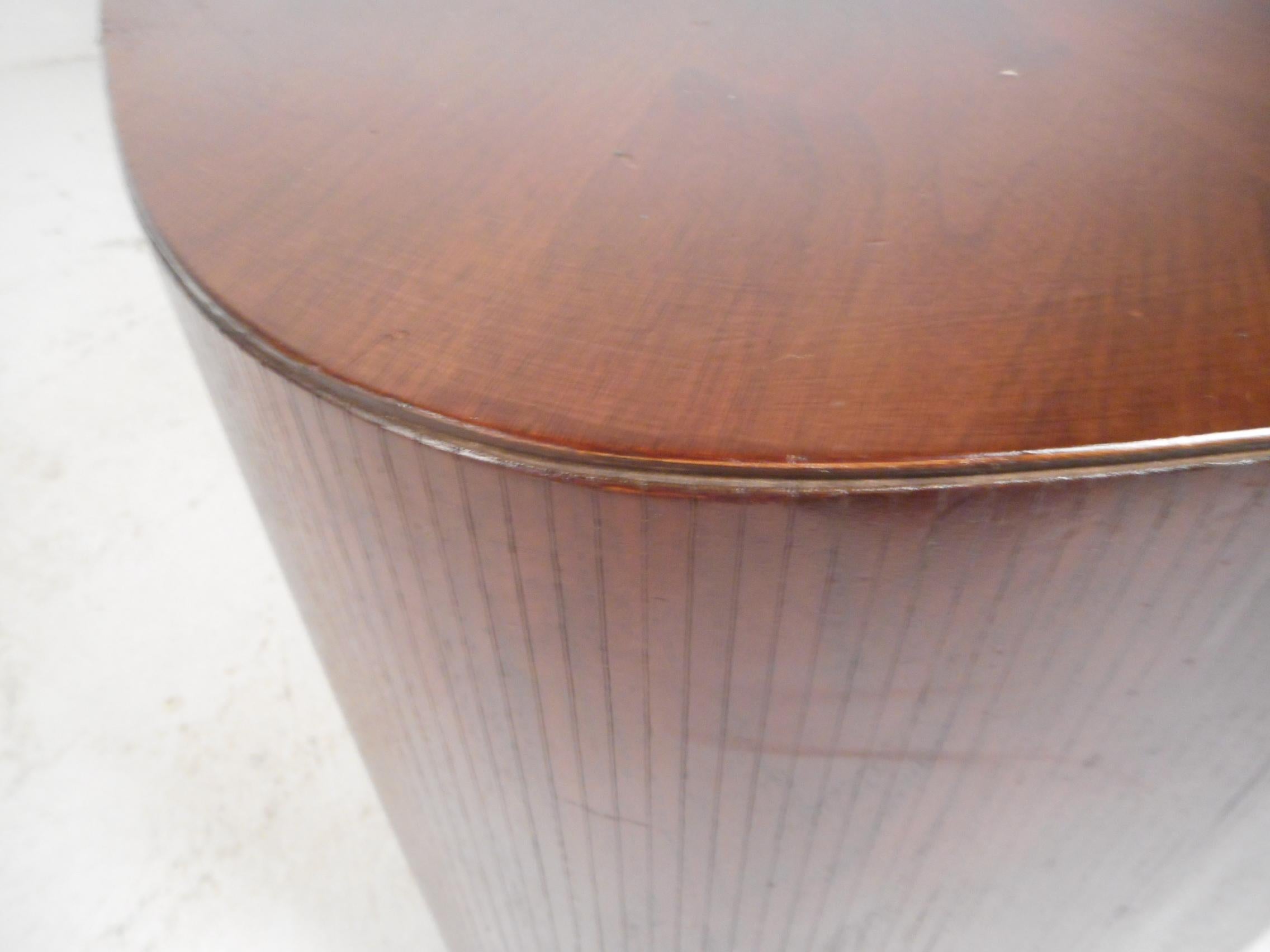 Mid-Century Modern Oval Coffee Table 5