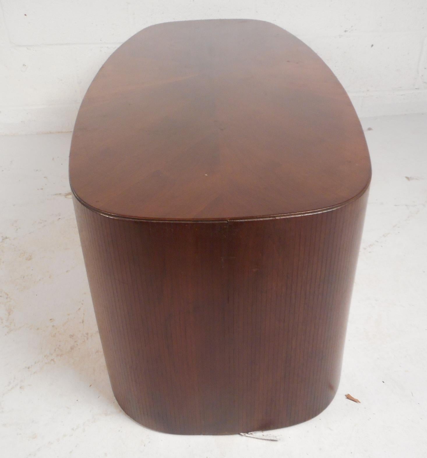 Late 20th Century Mid-Century Modern Oval Coffee Table