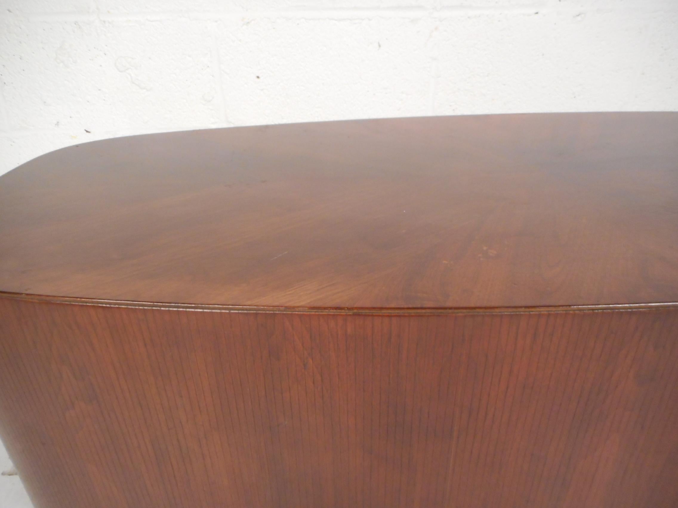 Mid-Century Modern Oval Coffee Table 1