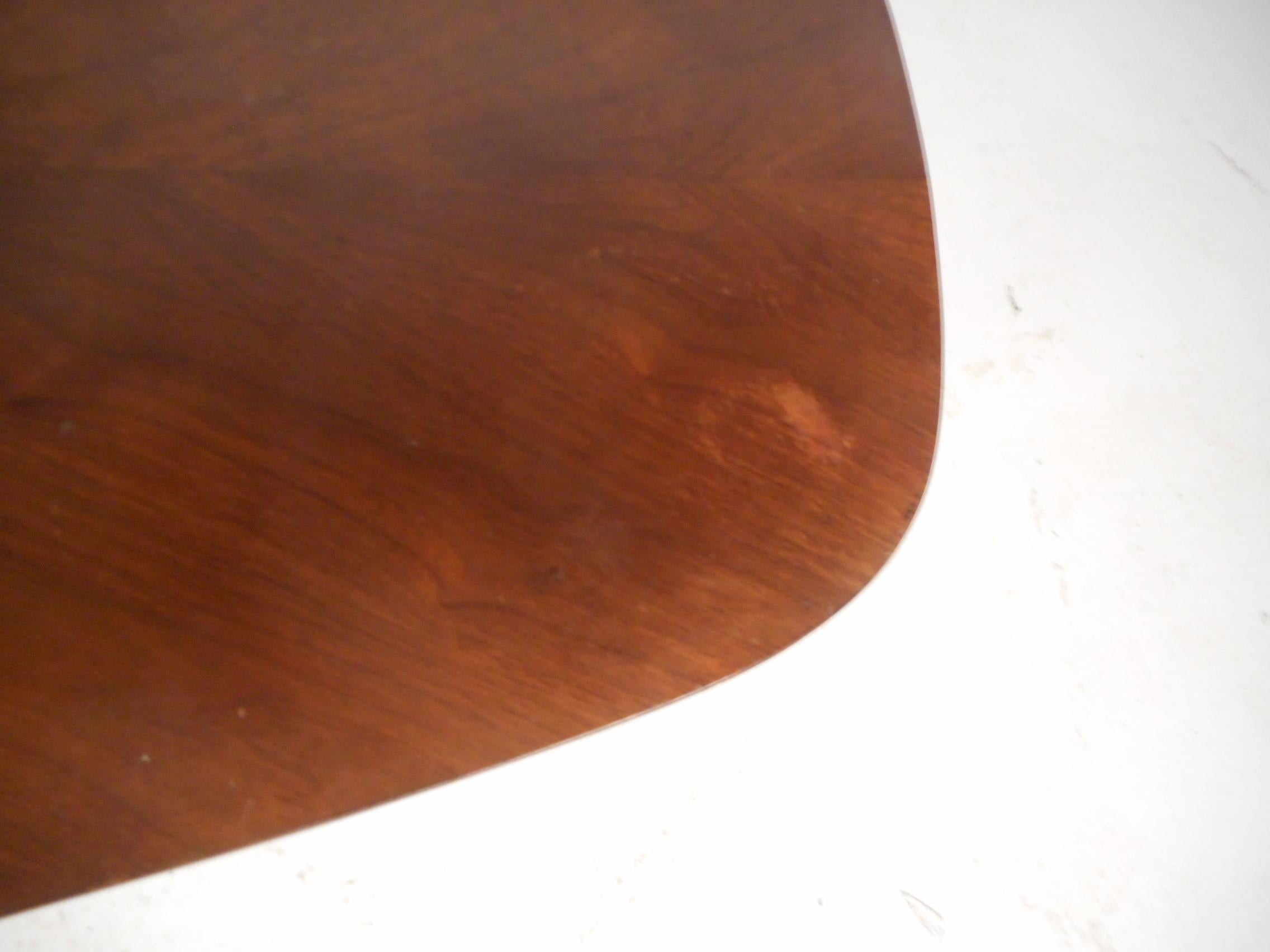 Mid-Century Modern Oval Coffee Table 3