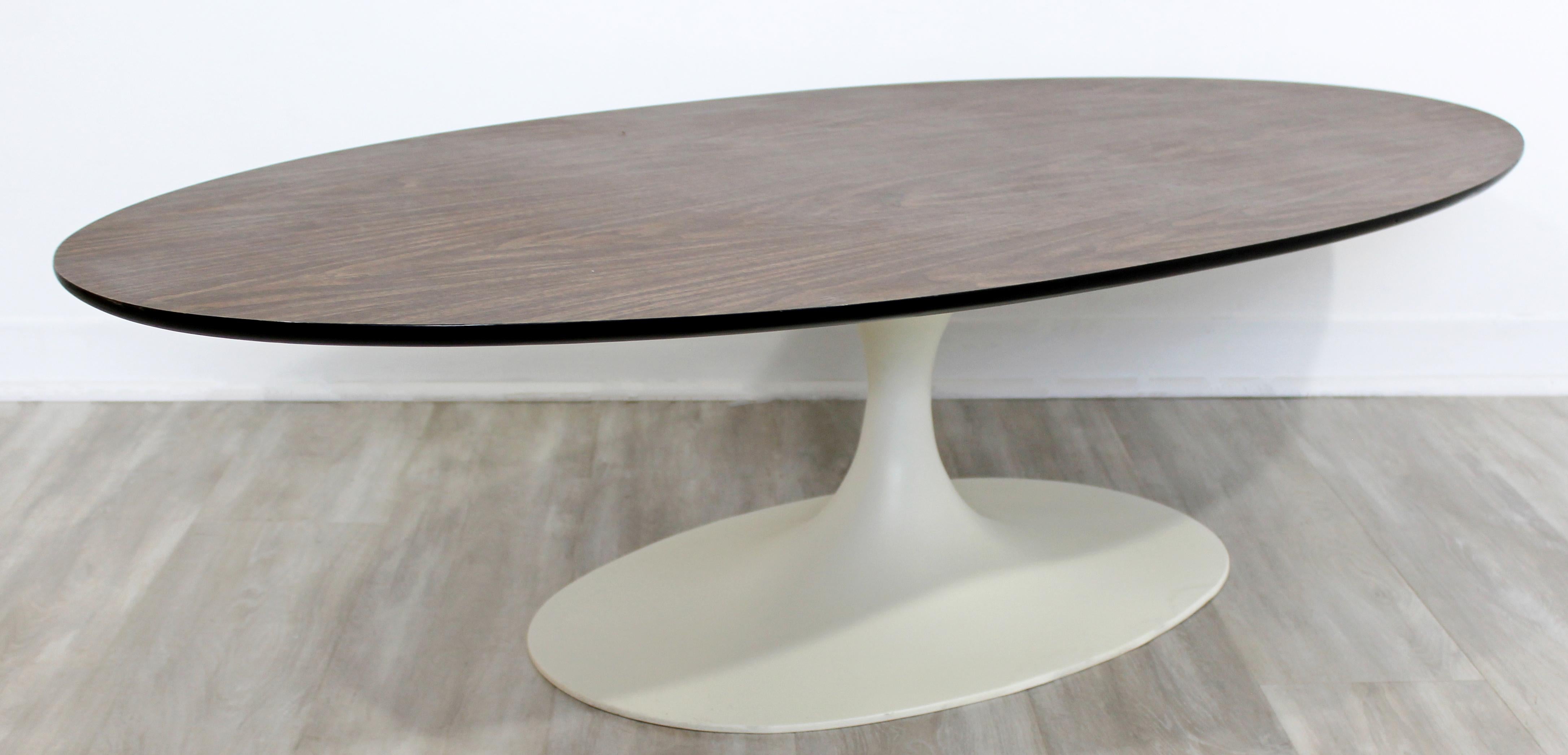 Mid-Century Modern Oval Coffee Table Formica Wood Top Tulip Saarinen Style 1960s In Good Condition In Keego Harbor, MI