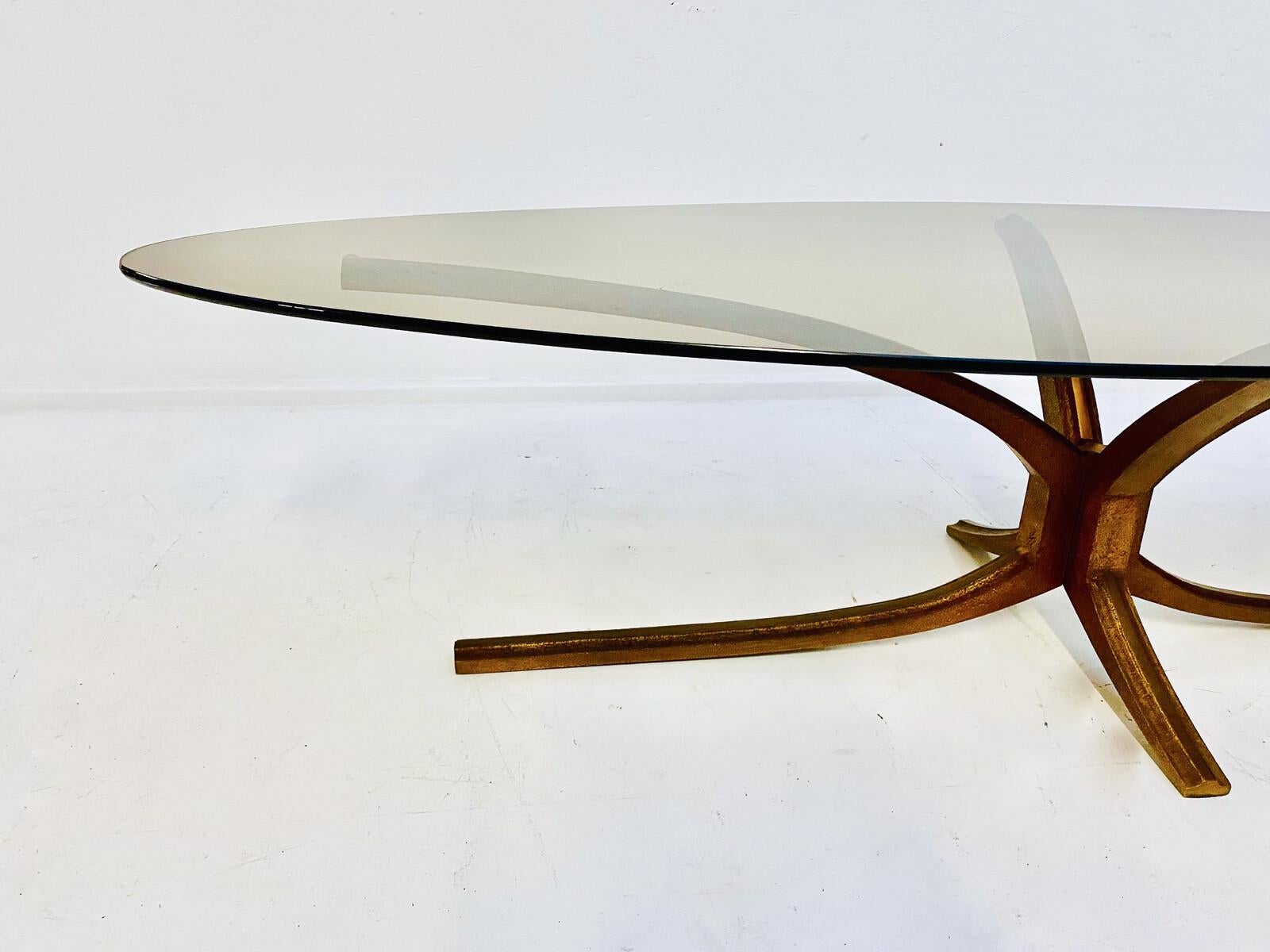 Verre Mid-Century  Table basse ovale, verre et bronze attribuée à Michel Mangematin en vente